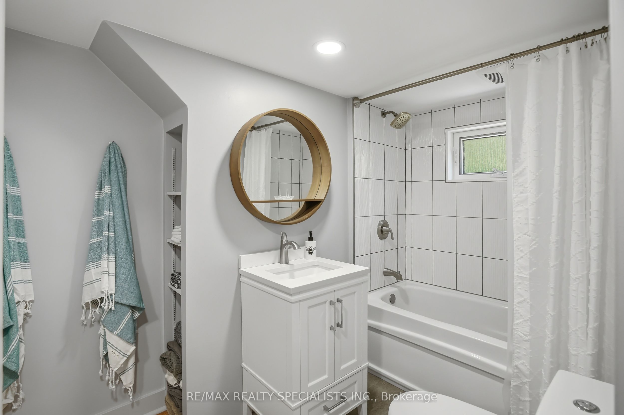 11 Kingsway Boulevard Property Photo 37
