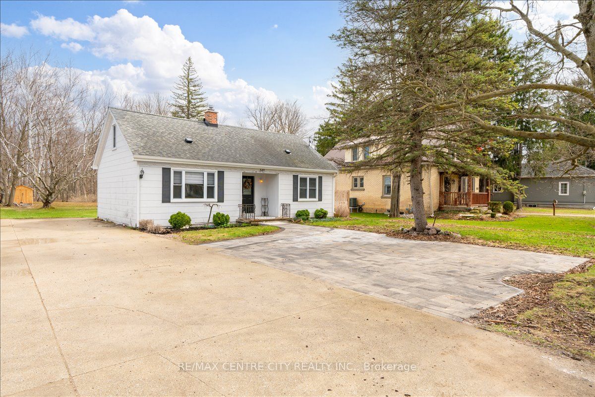 549 Victoria Street Property Photo 1