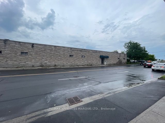 71 9th Street W Property Photo 1
