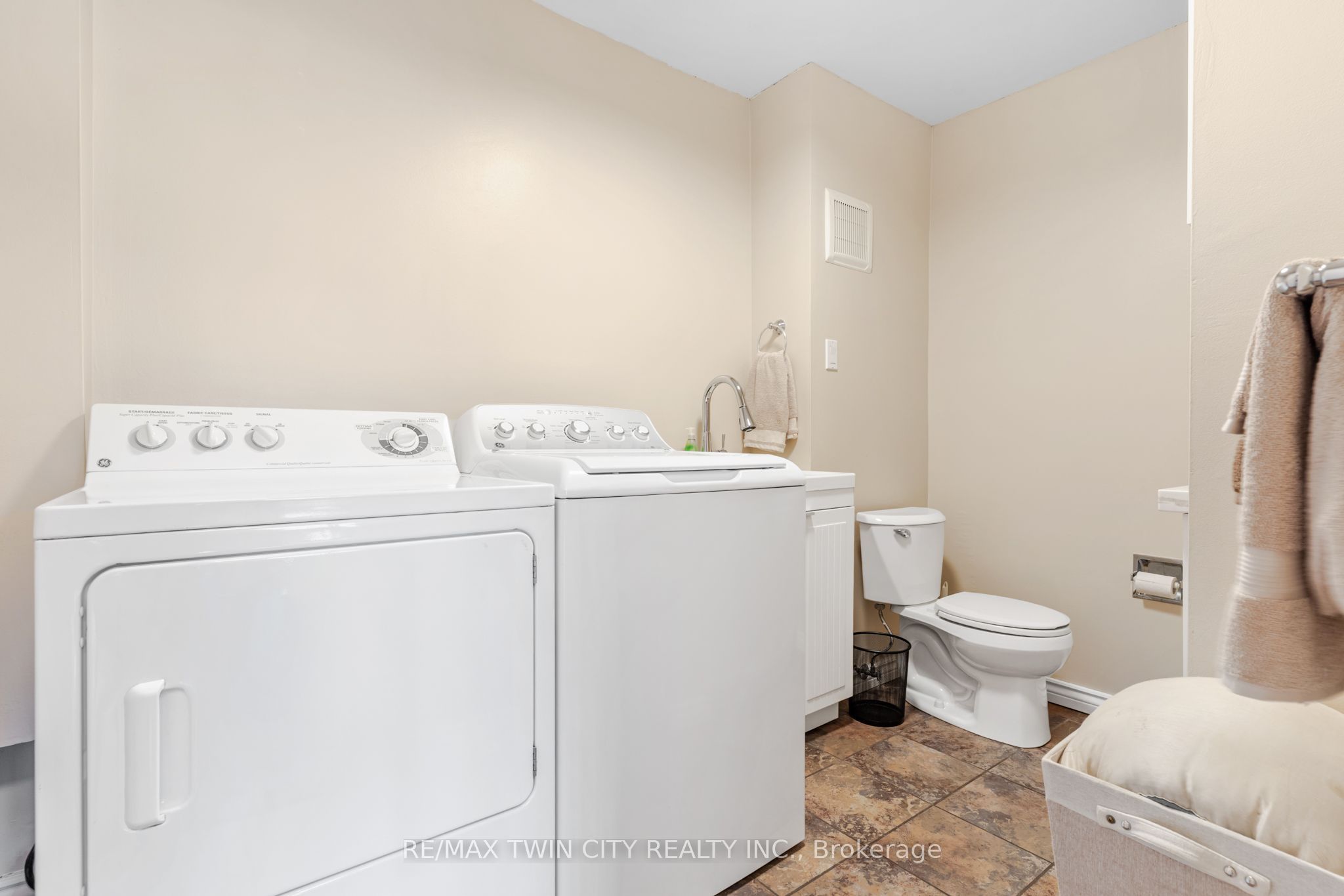 14 Williamsburg Road 51 Property Photo 21
