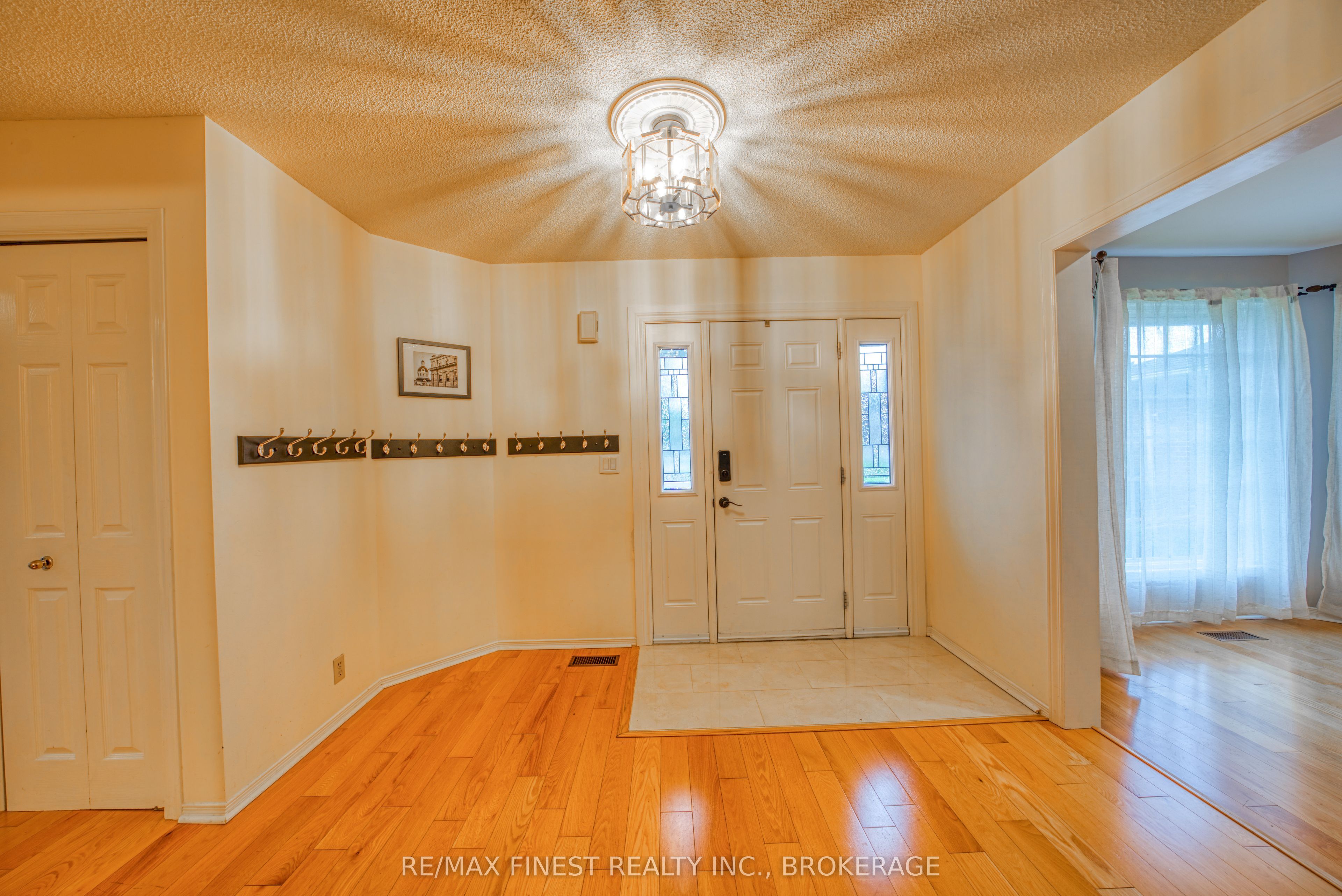 719 Woodside Drive Property Photo 2