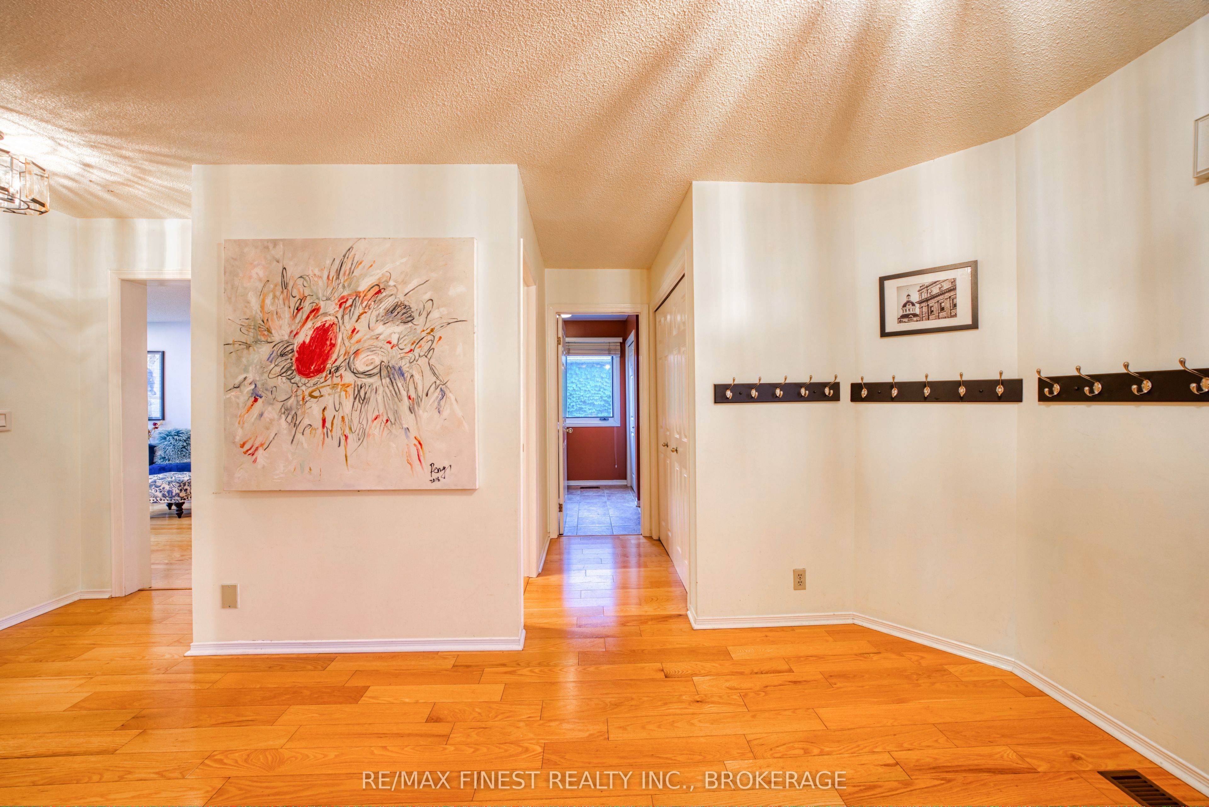 719 Woodside Drive Property Photo 4