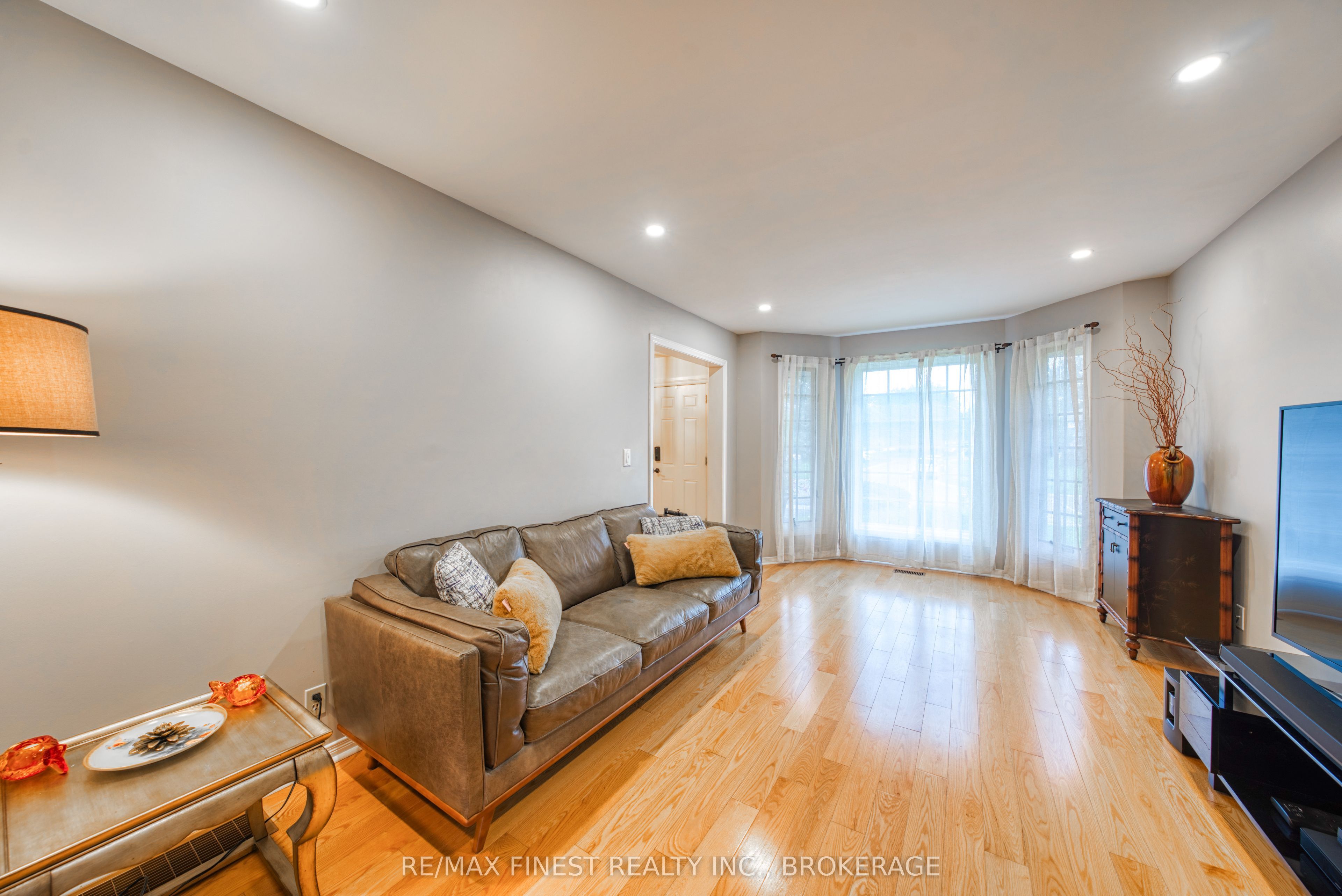 719 Woodside Drive Property Photo 6