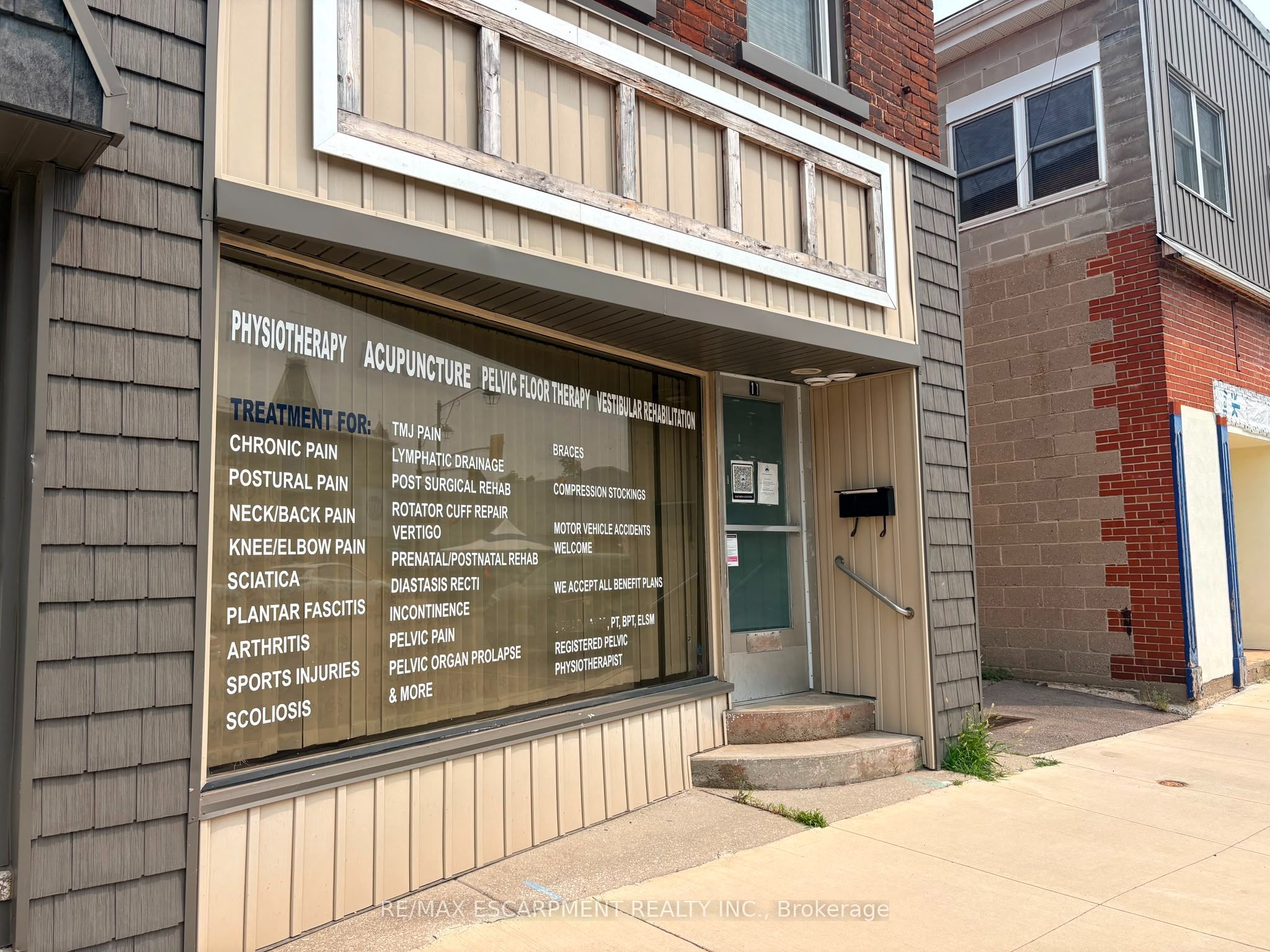 11 Colborne Street N Property Photo 2