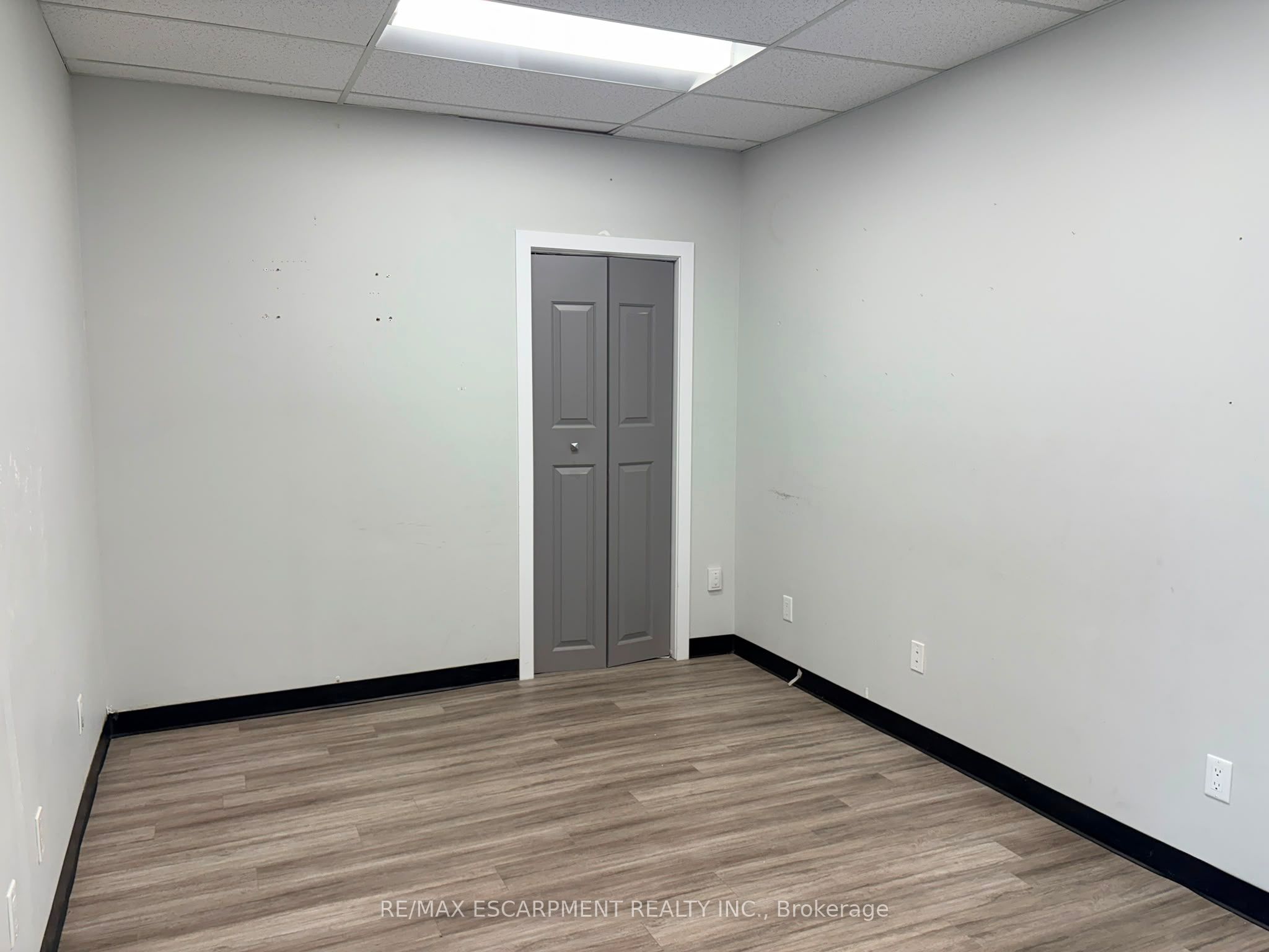 11 Colborne Street N Property Photo 5