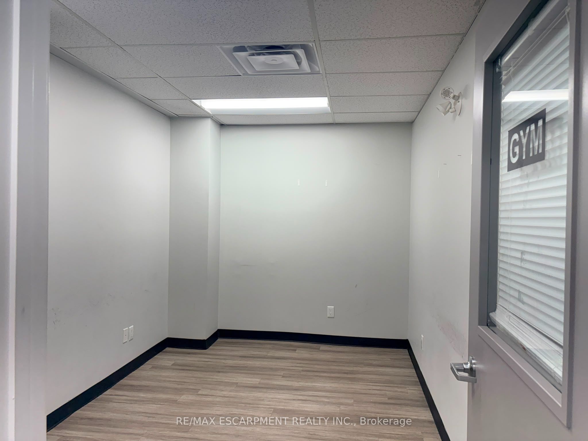 11 Colborne Street N Property Photo 6