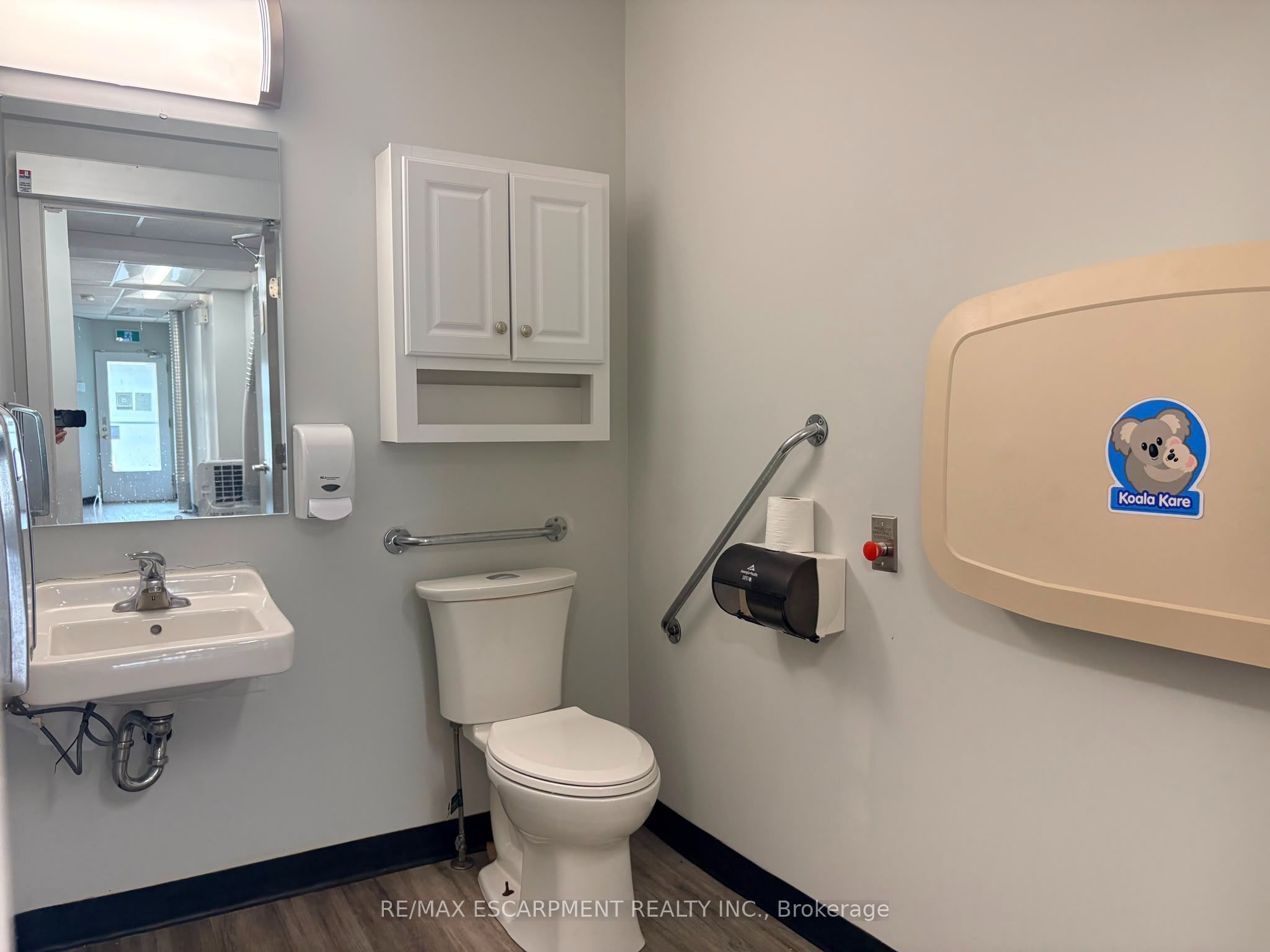 11 Colborne Street N Property Photo 14