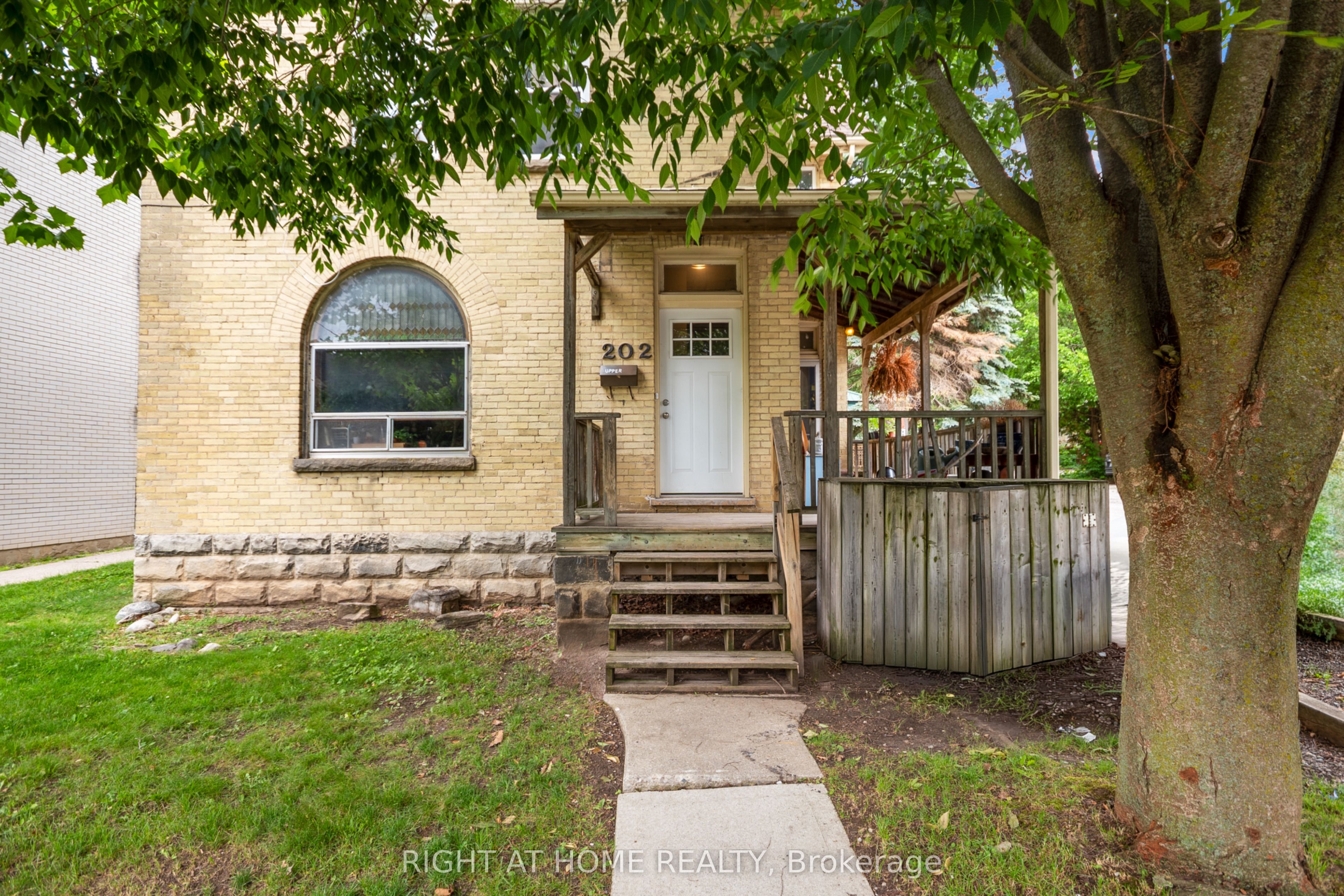 202 Sydenham Street Property Photo 2