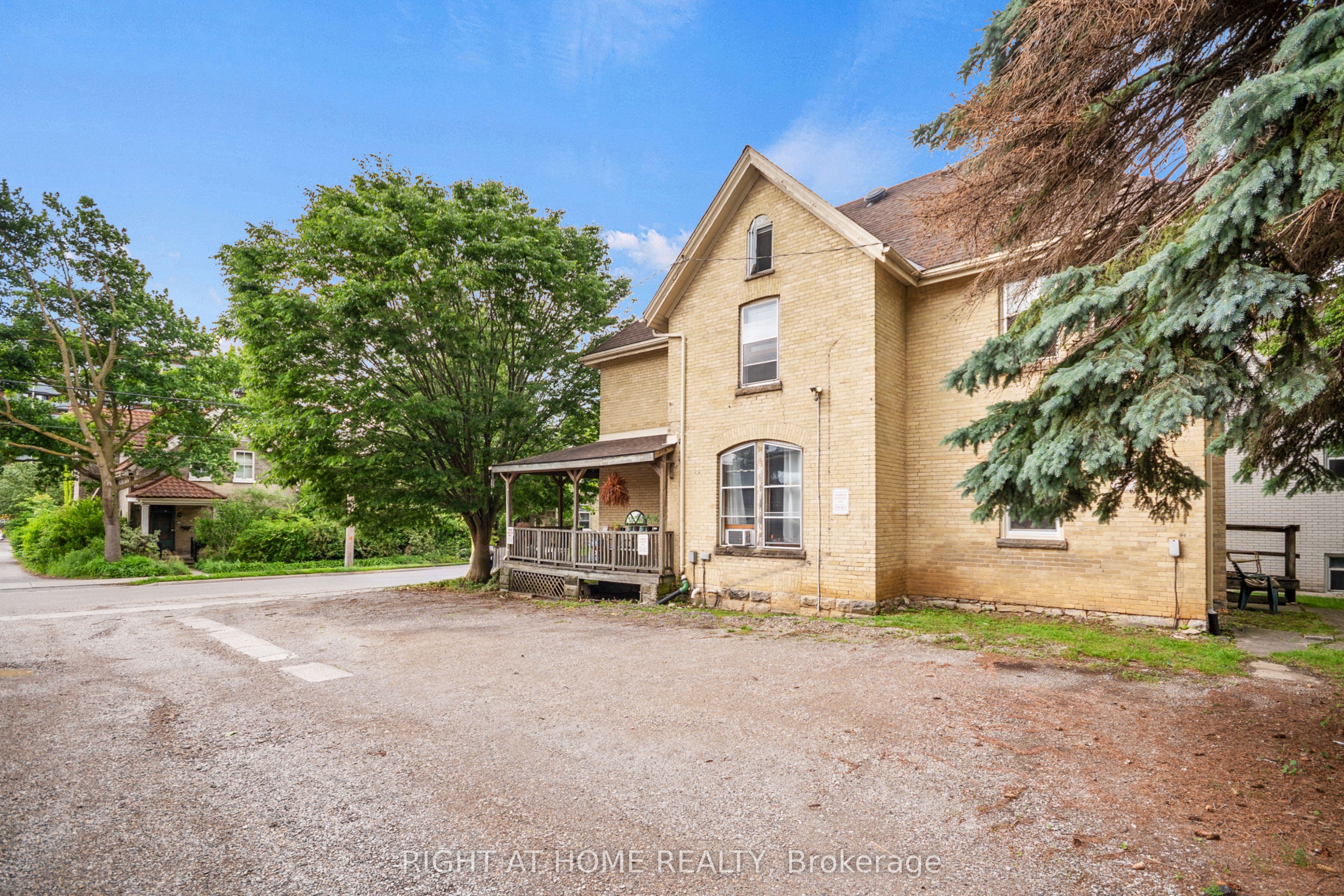 202 Sydenham Street Property Photo 4