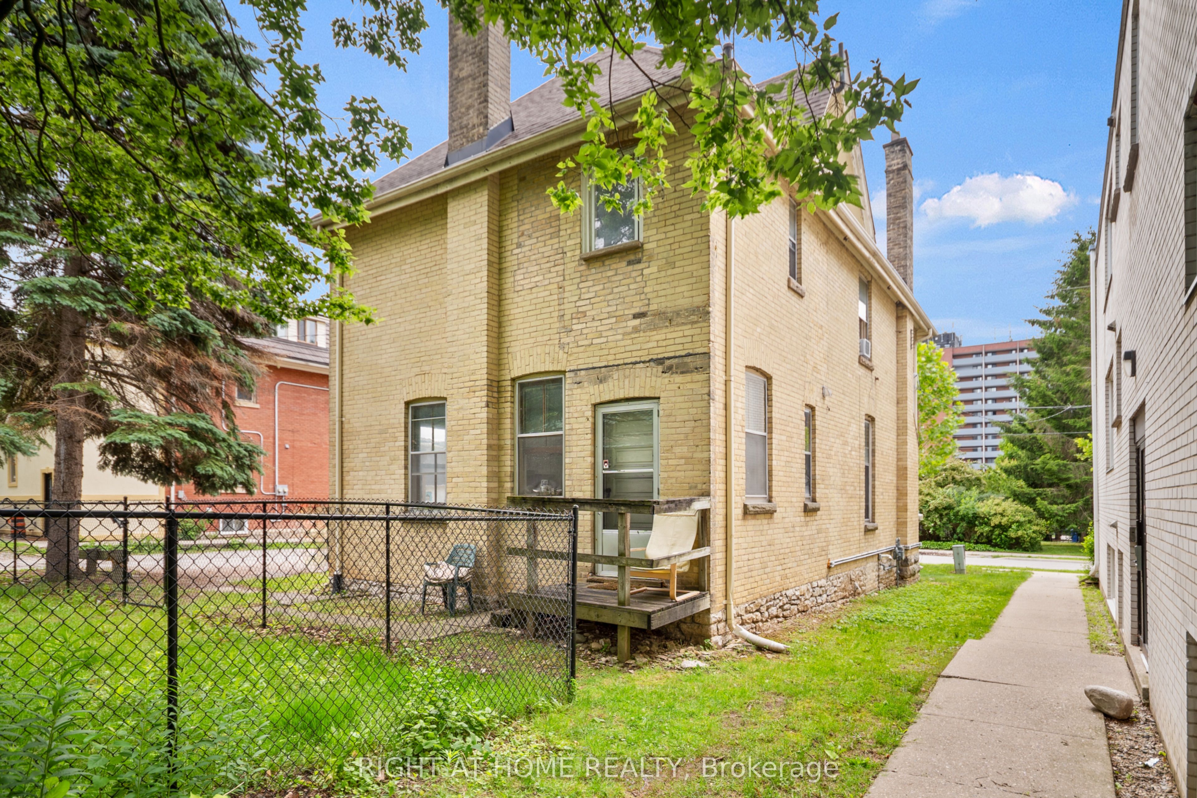 202 Sydenham Street Property Photo 5