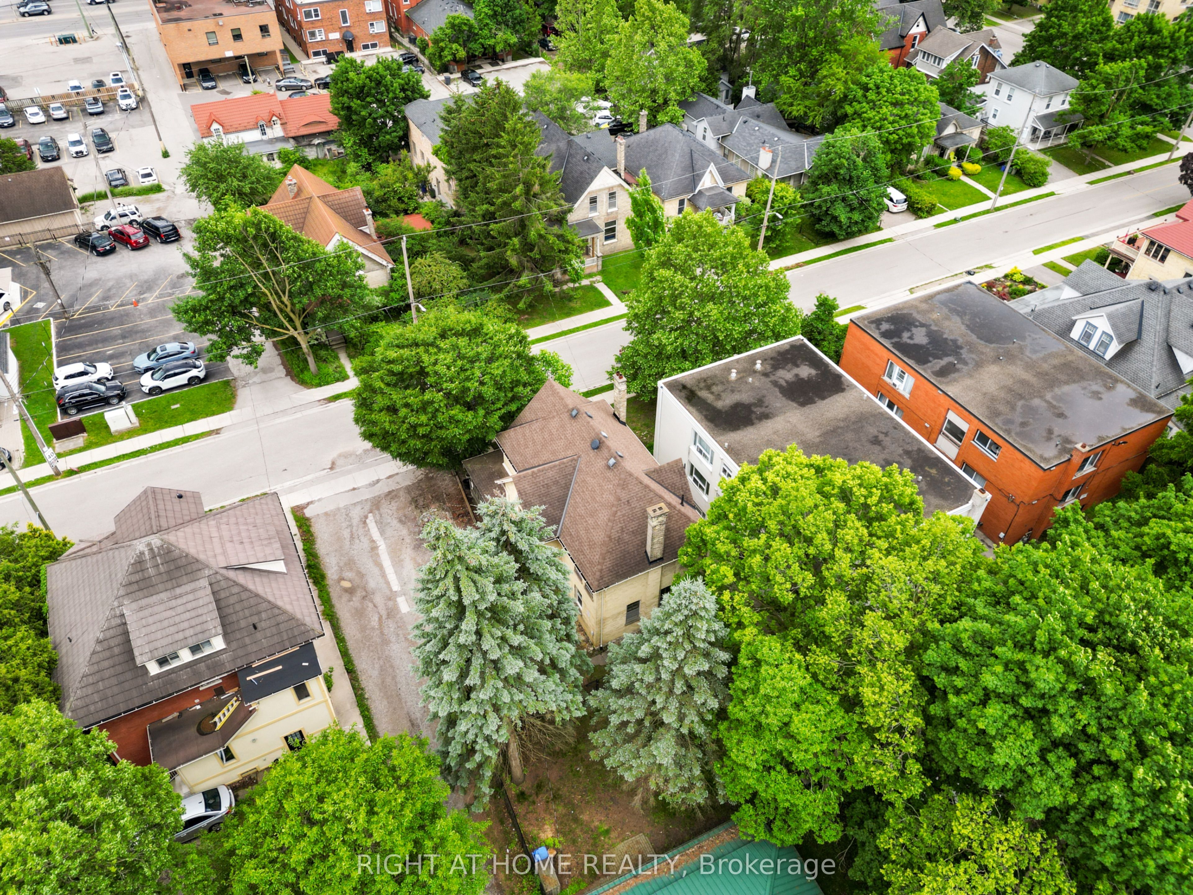 202 Sydenham Street Property Photo 8