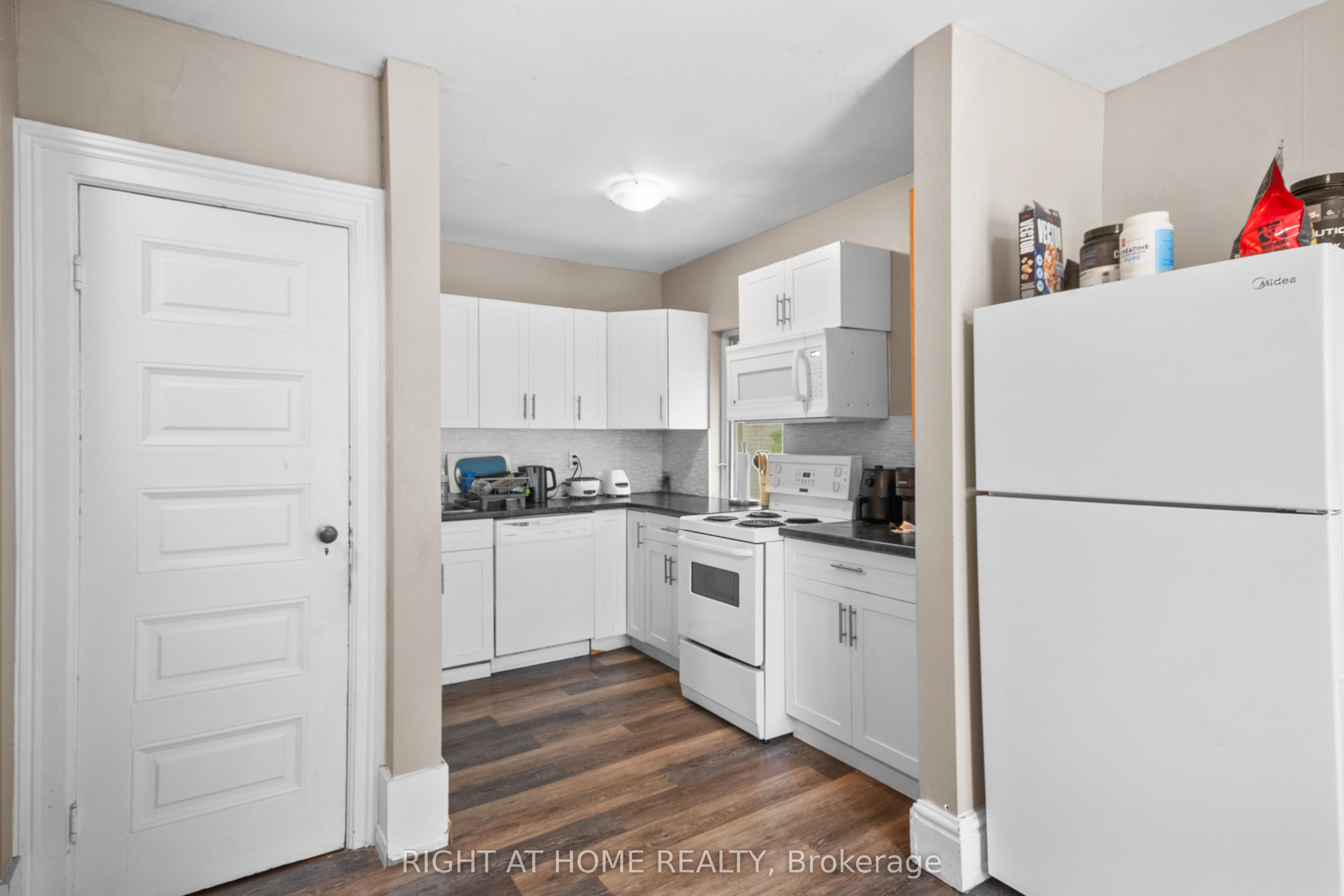 202 Sydenham Street Property Photo 9