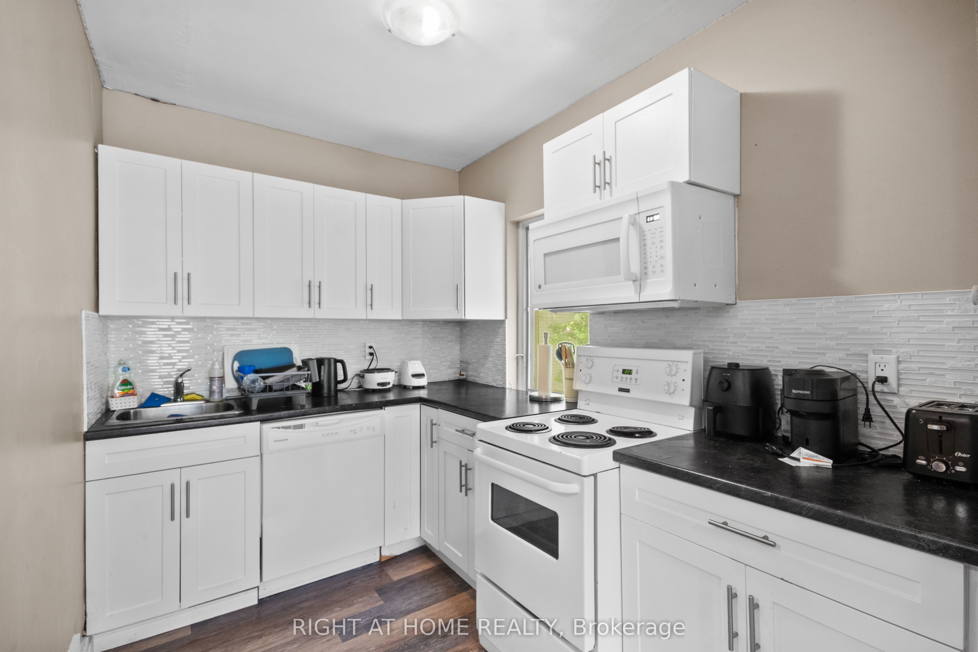 202 Sydenham Street Property Photo 10