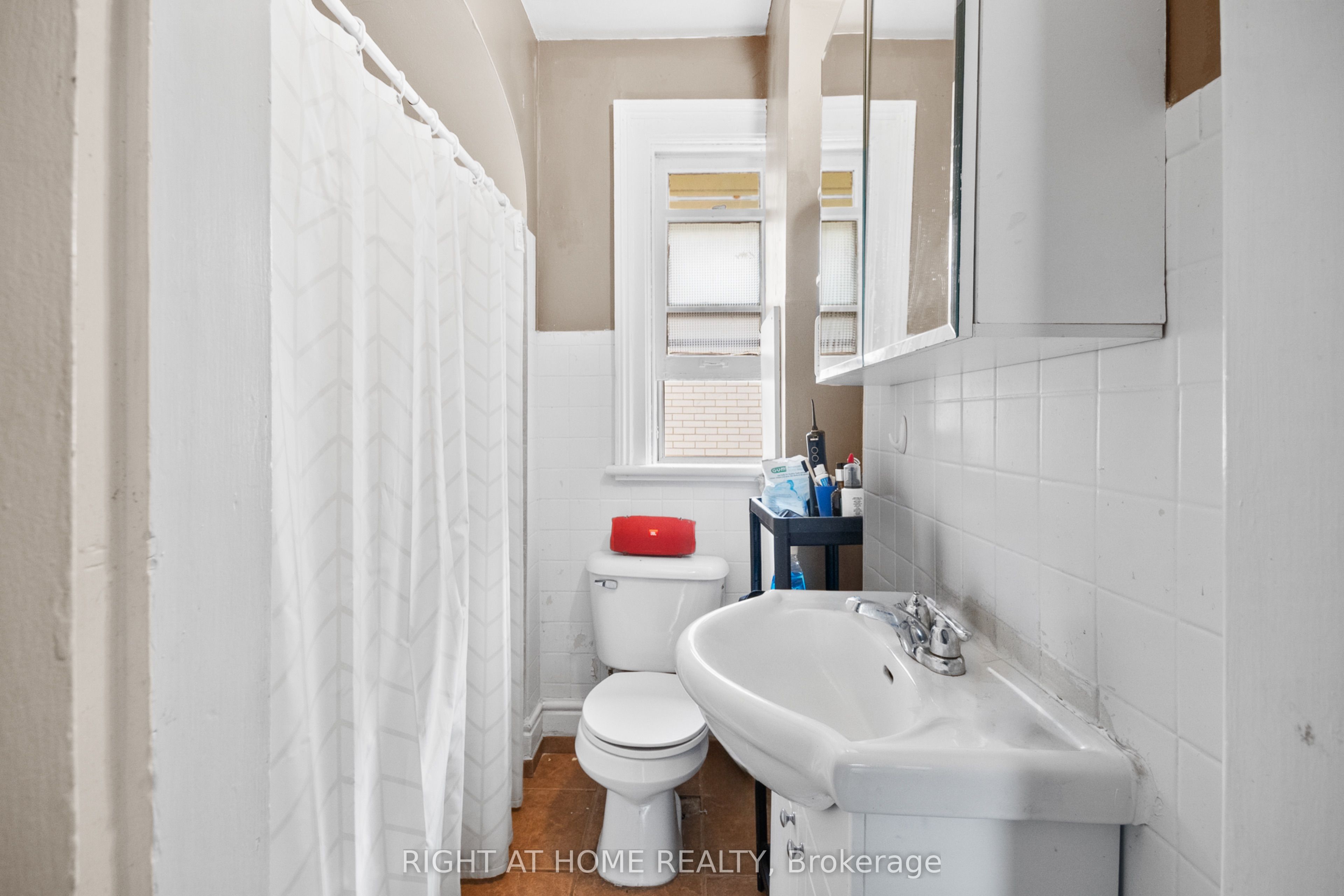 202 Sydenham Street Property Photo 14