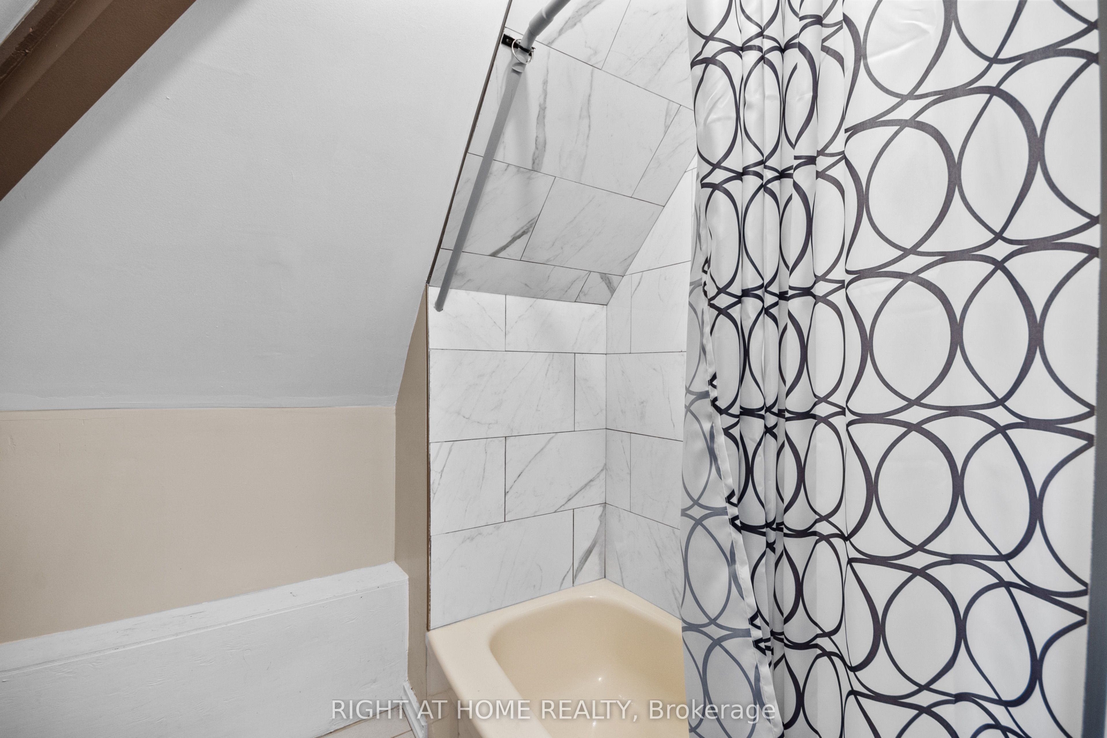 202 Sydenham Street Property Photo 15