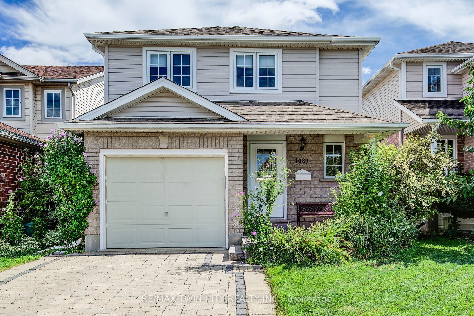 1089 Copper Leaf Crescent Property Photo 1