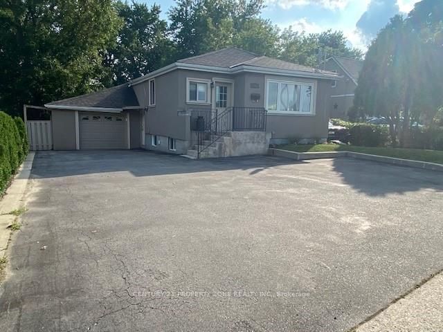 561 Mohawk Road W Property Photo 1