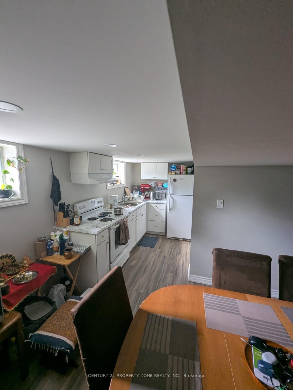 561 Mohawk Road W Property Photo 2