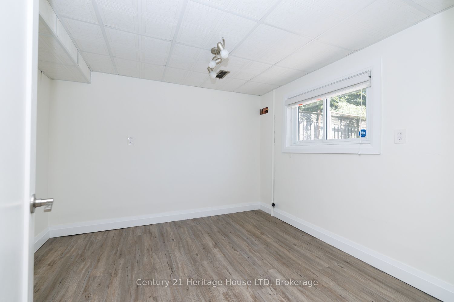 14 Stanley Street Property Photo 27