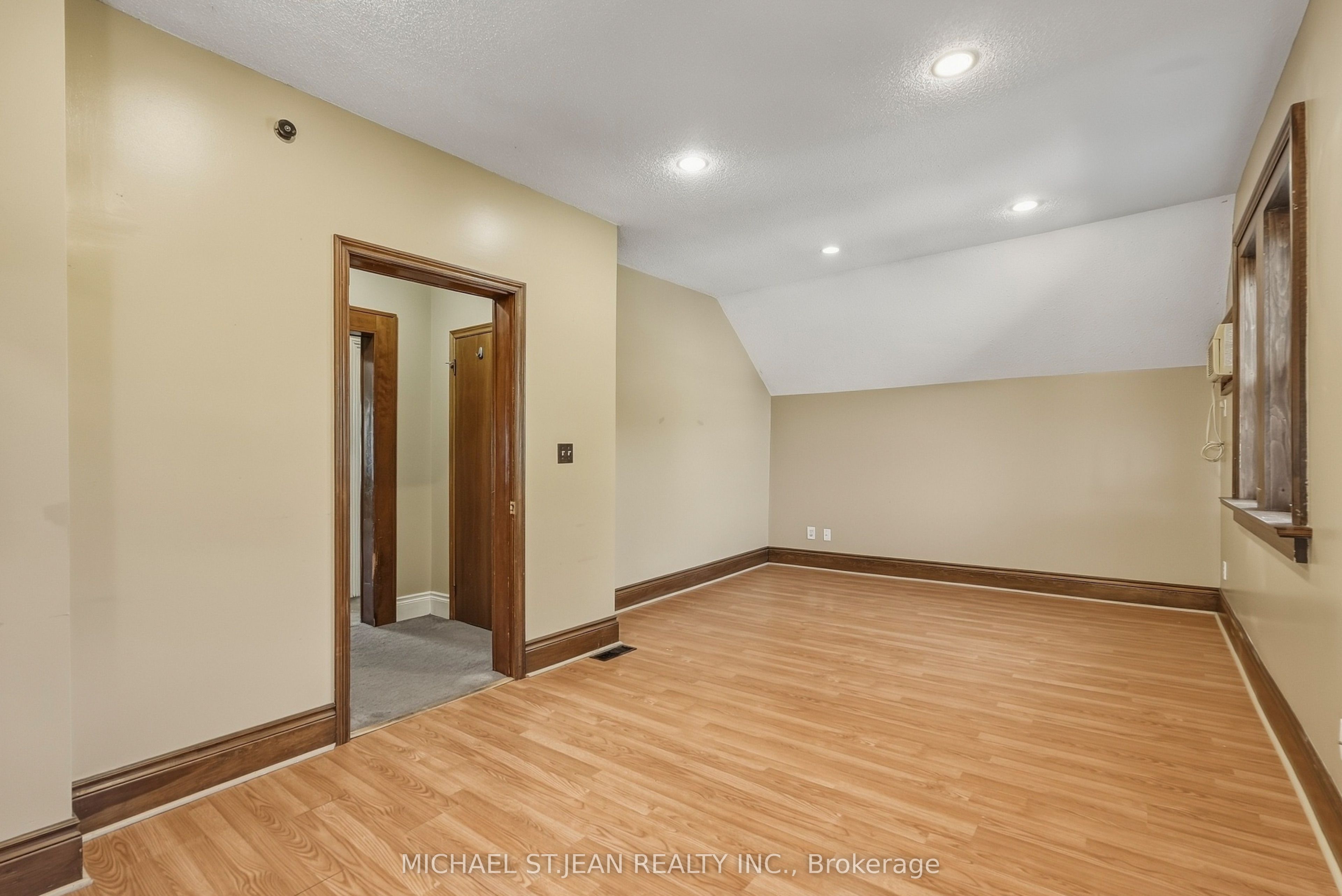 84 West Avenue S Property Photo 24