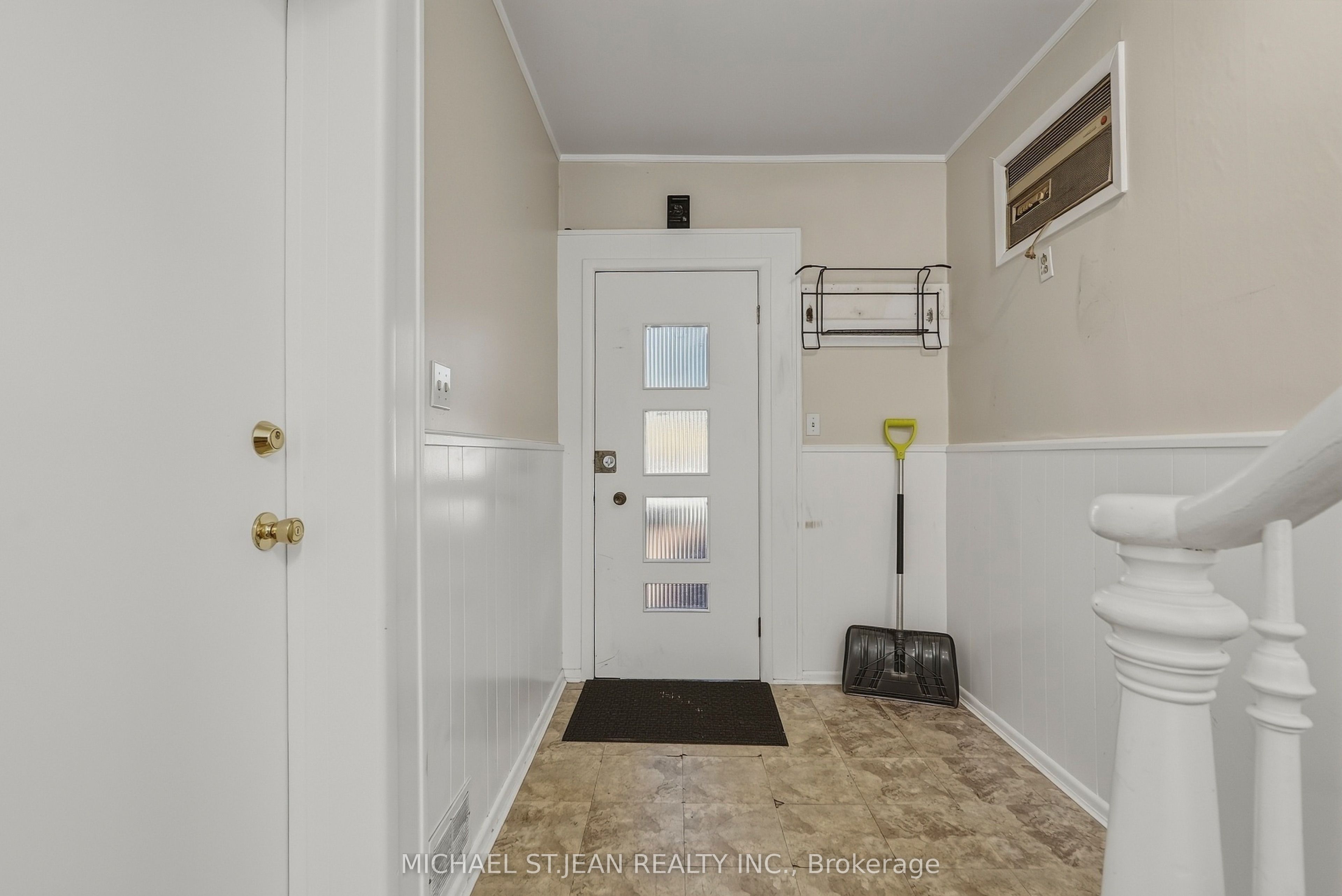 84 West Avenue S Property Photo 5