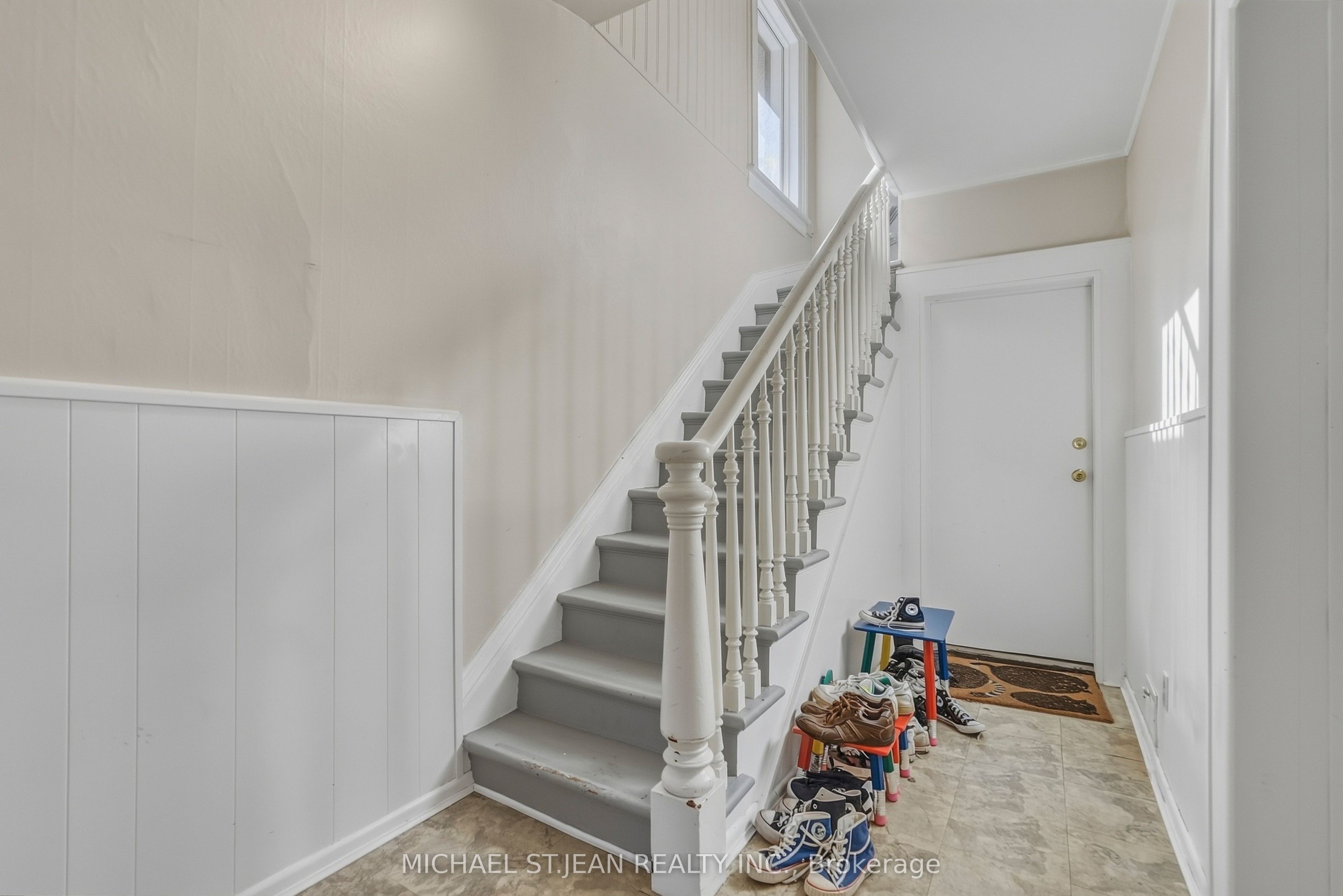 84 West Avenue S Property Photo 6