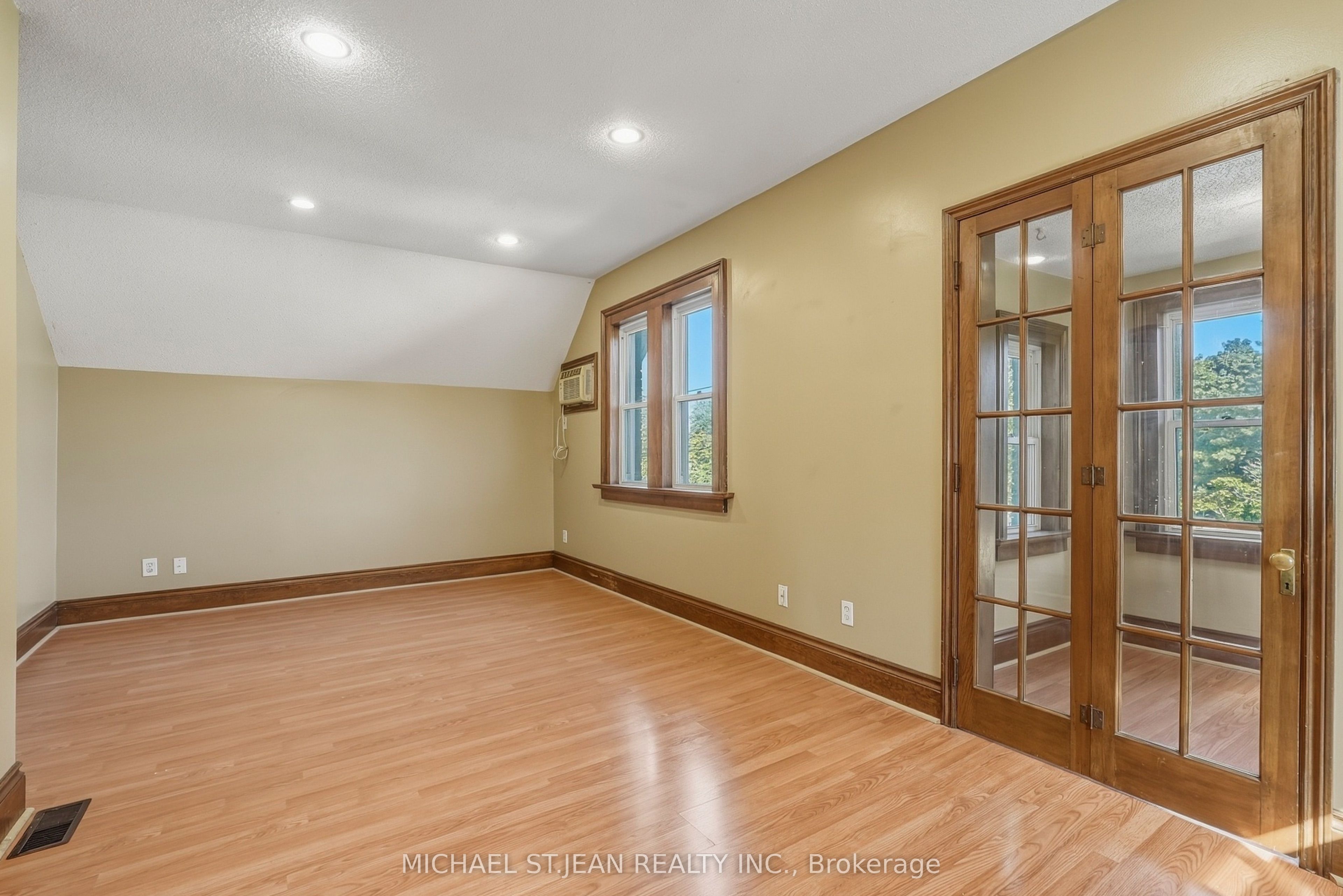 84 West Avenue S Property Photo 23