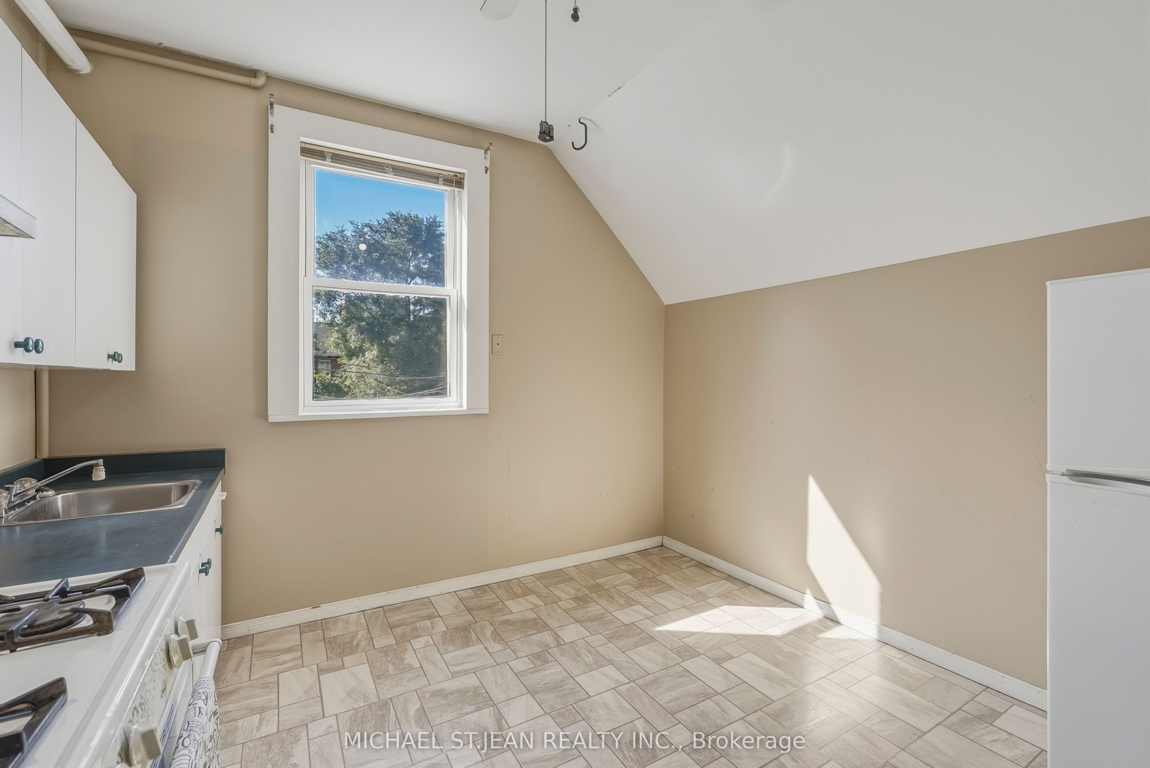 84 West Avenue S Property Photo 27