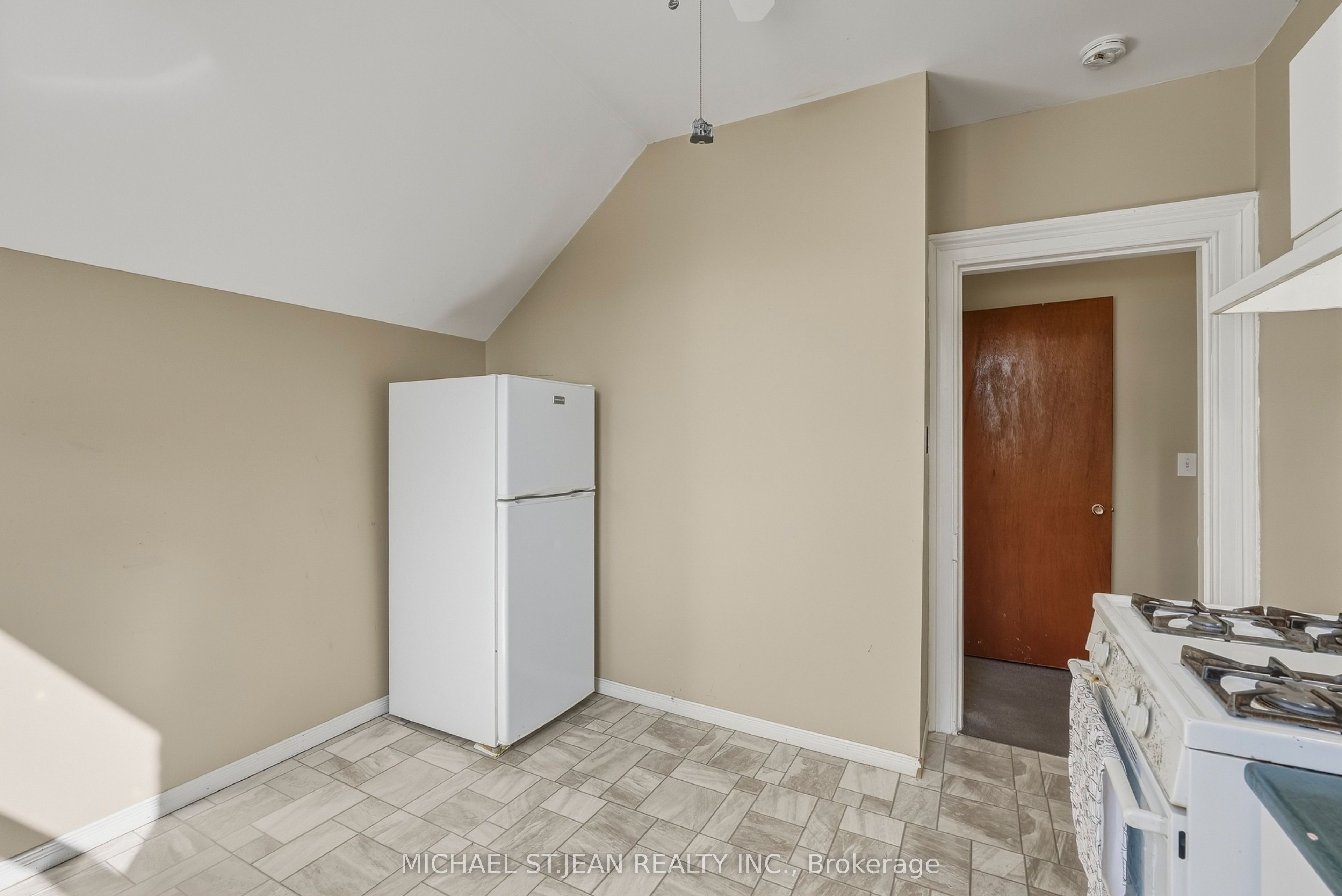 84 West Avenue S Property Photo 29