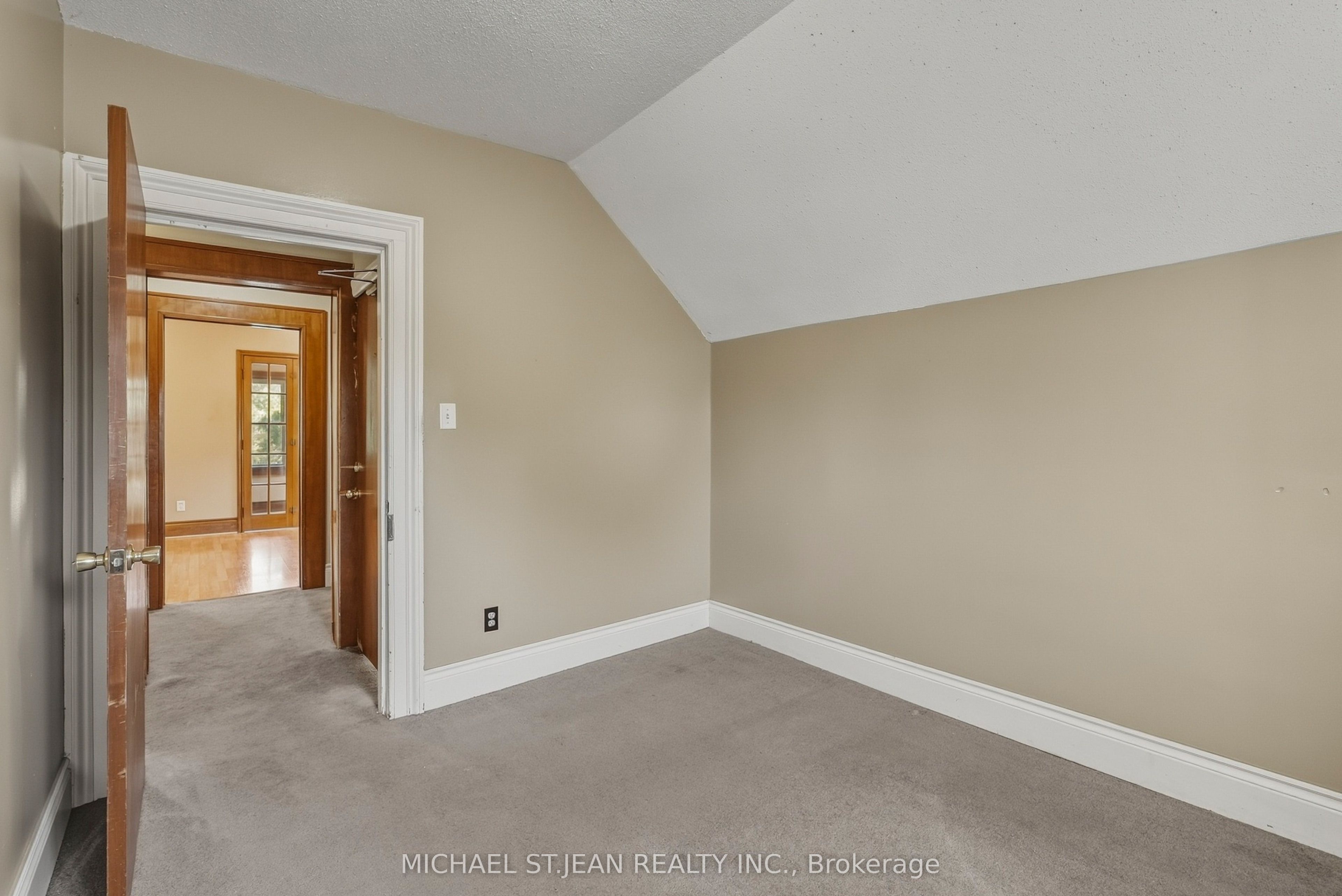 84 West Avenue S Property Photo 31
