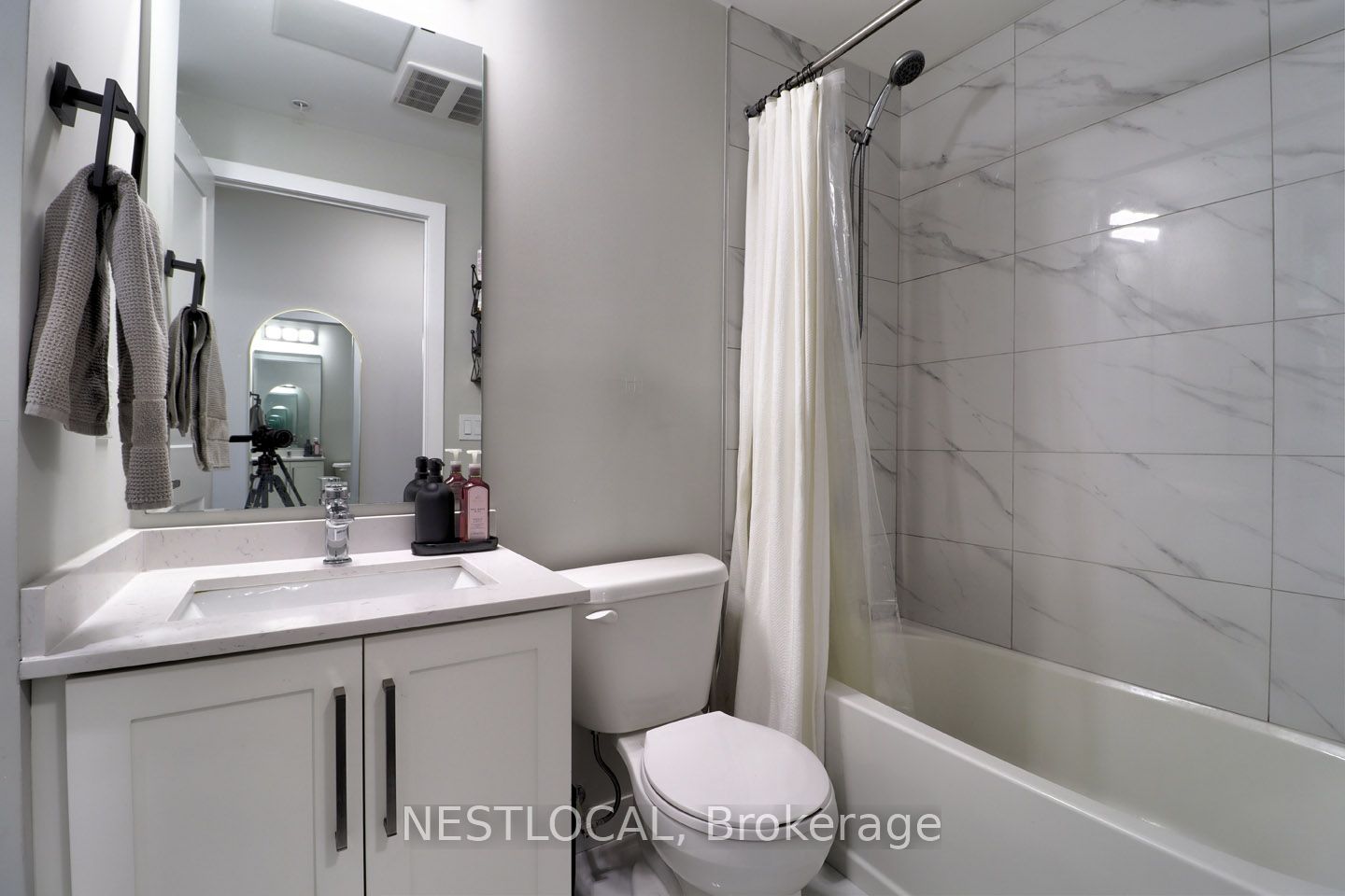 15 Queen Street S 1406 Property Photo 11