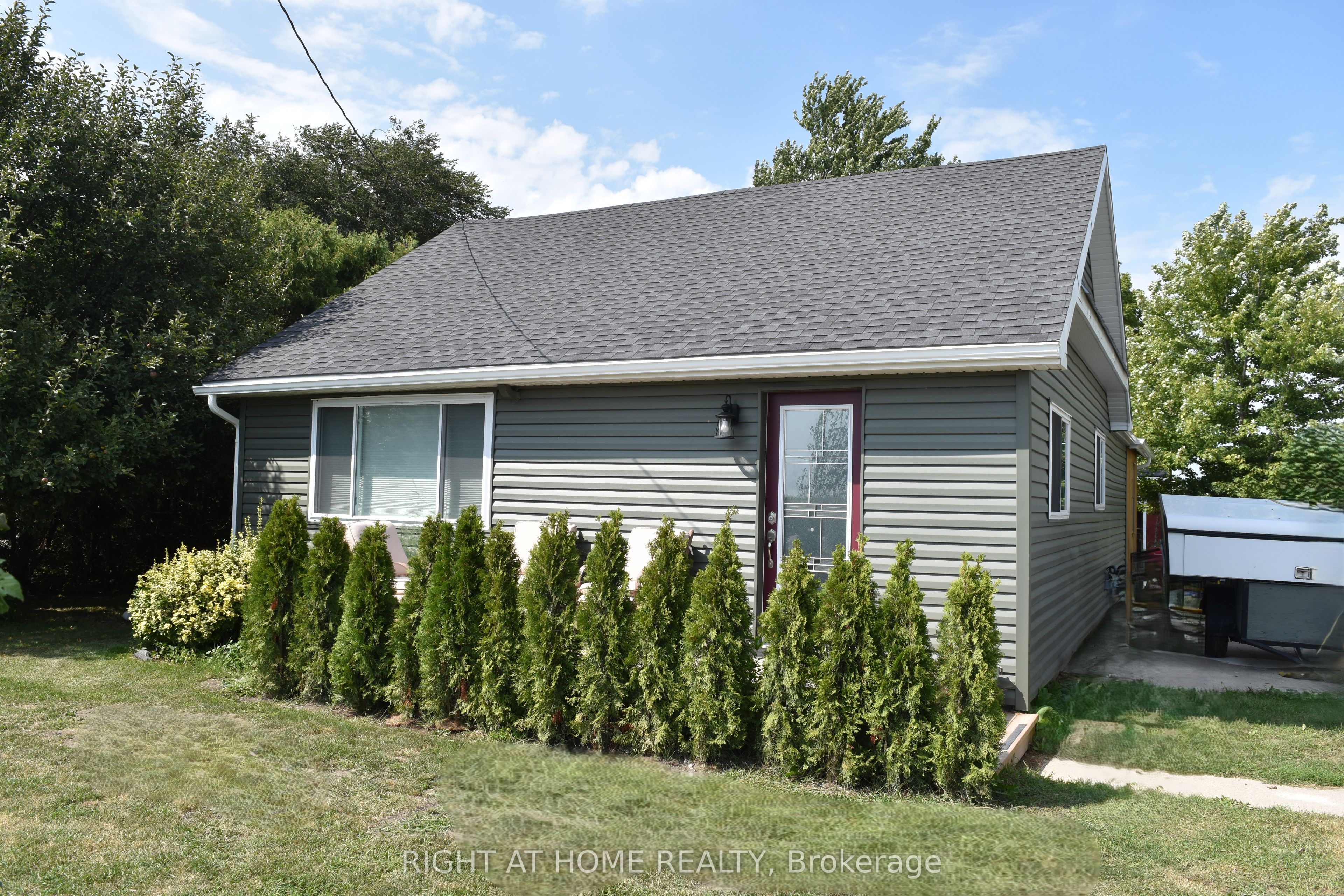7231 Baseline Road E Property Photo 1