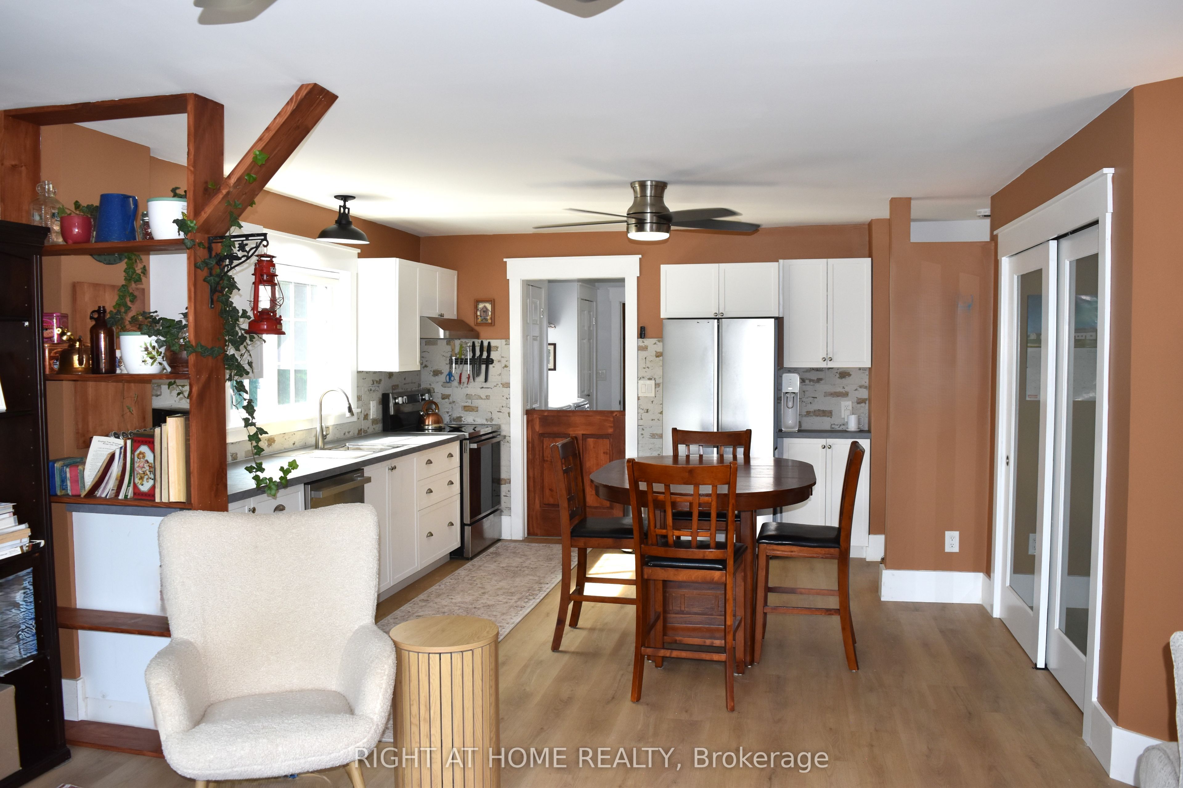 7231 Baseline Road E Property Photo 12