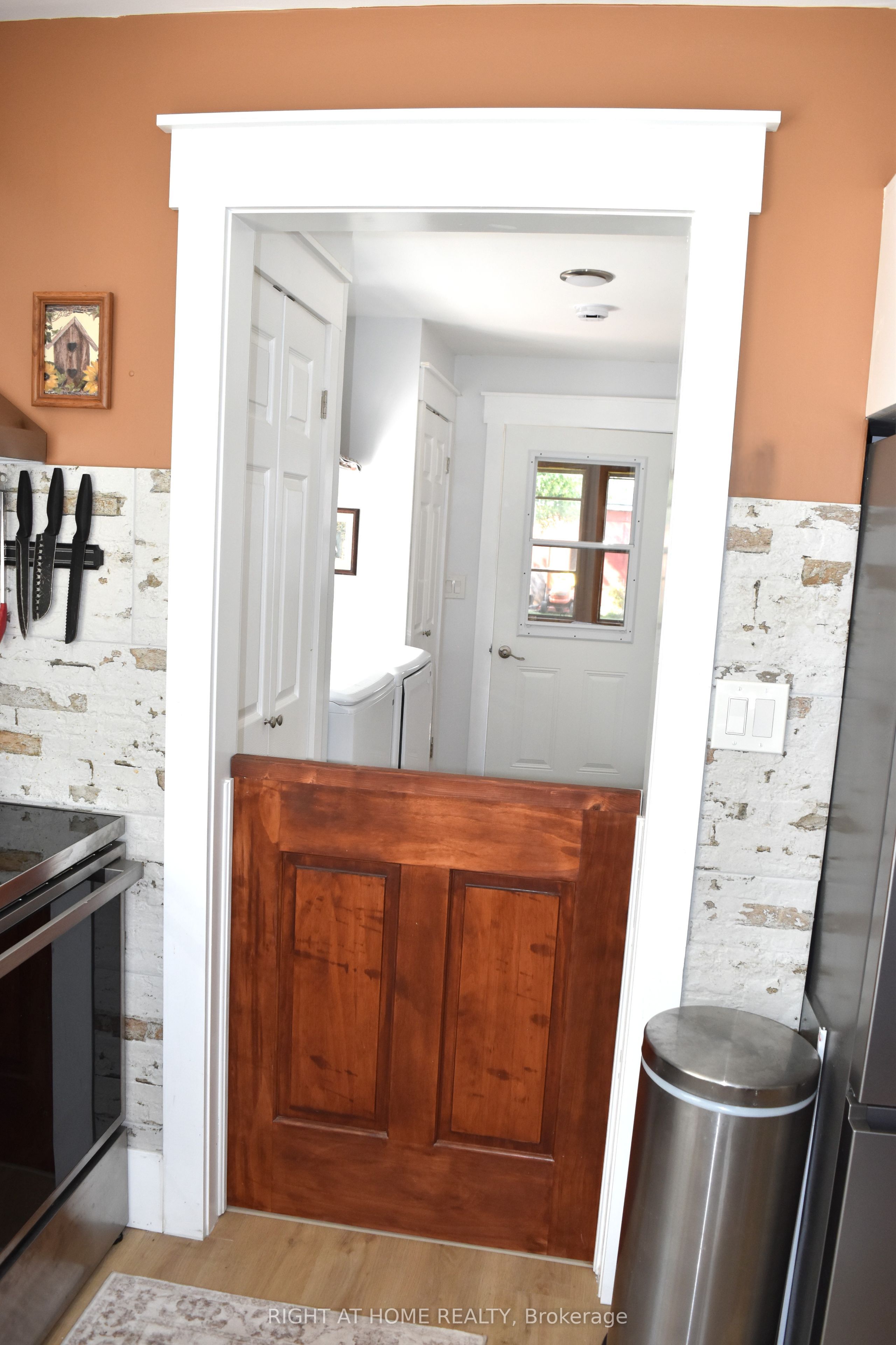 7231 Baseline Road E Property Photo 16