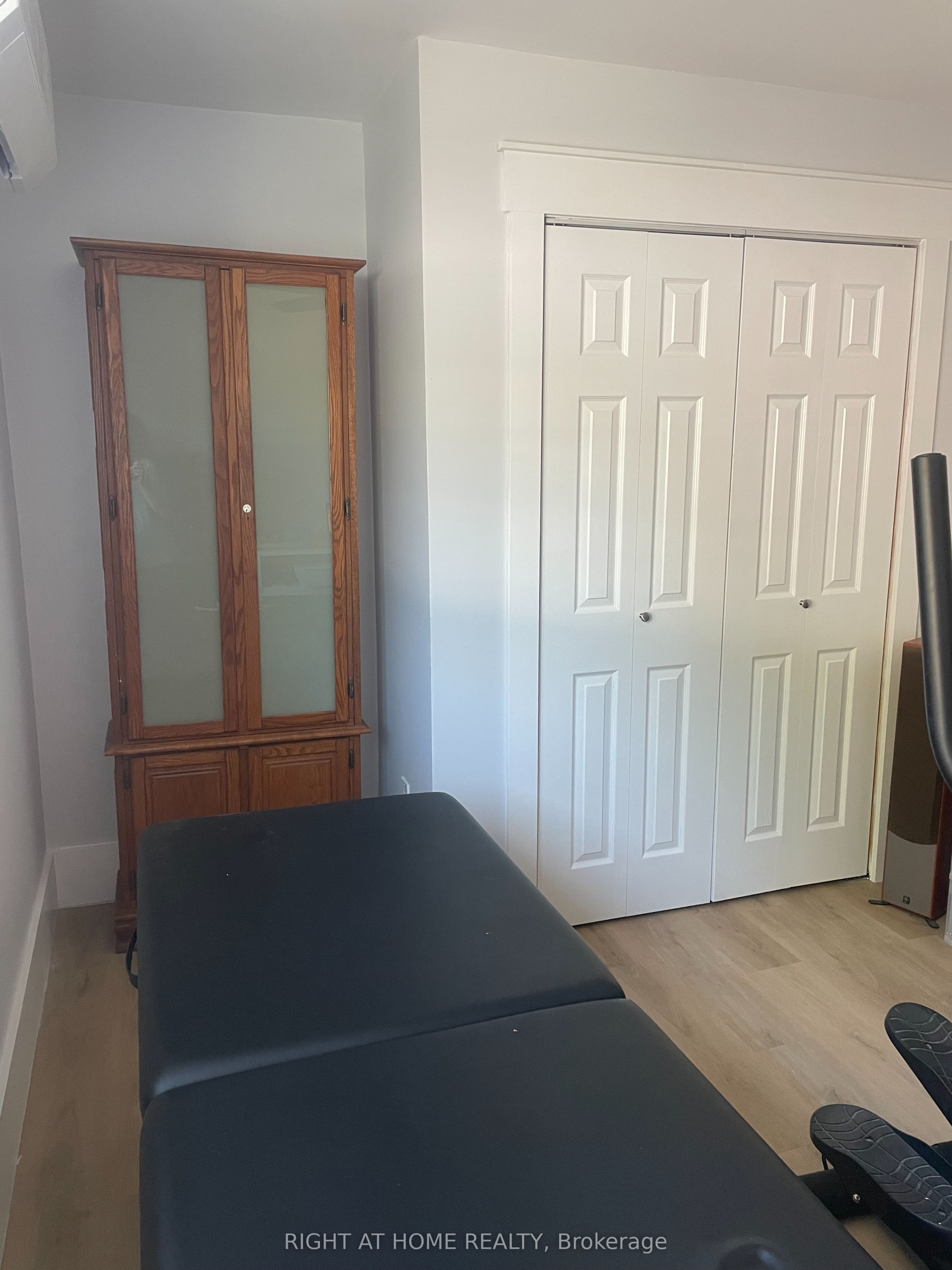 7231 Baseline Road E Property Photo 21
