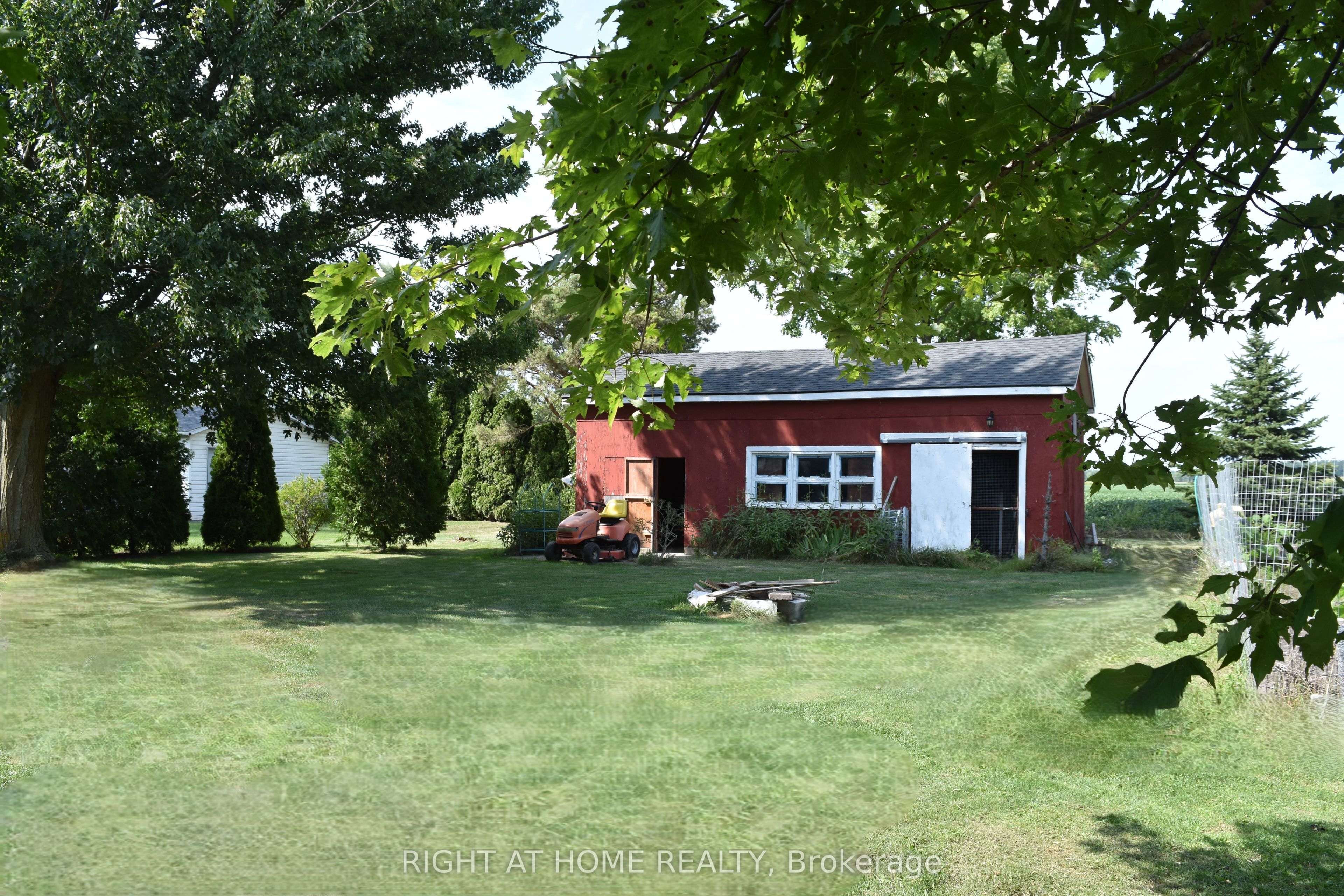 7231 Baseline Road E Property Photo 35