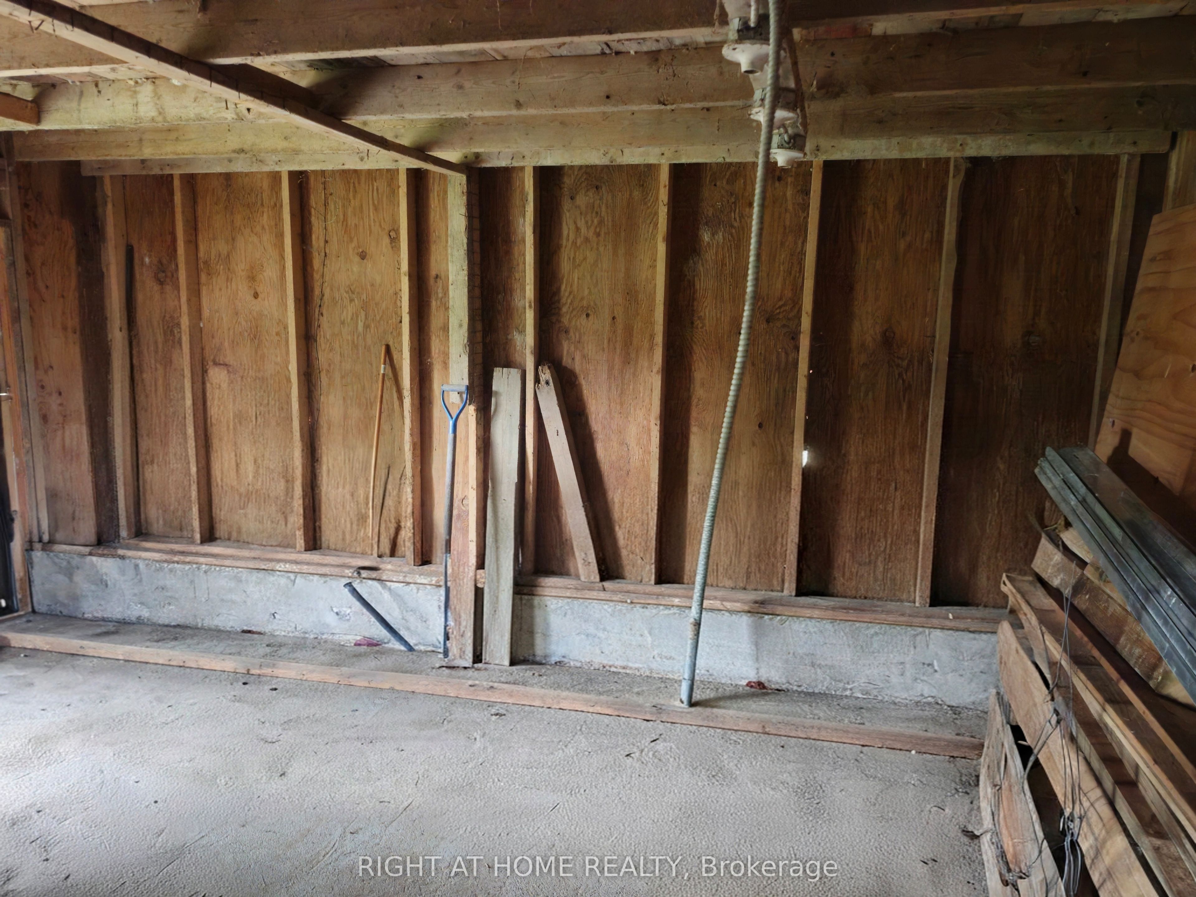 7231 Baseline Road E Property Photo 38