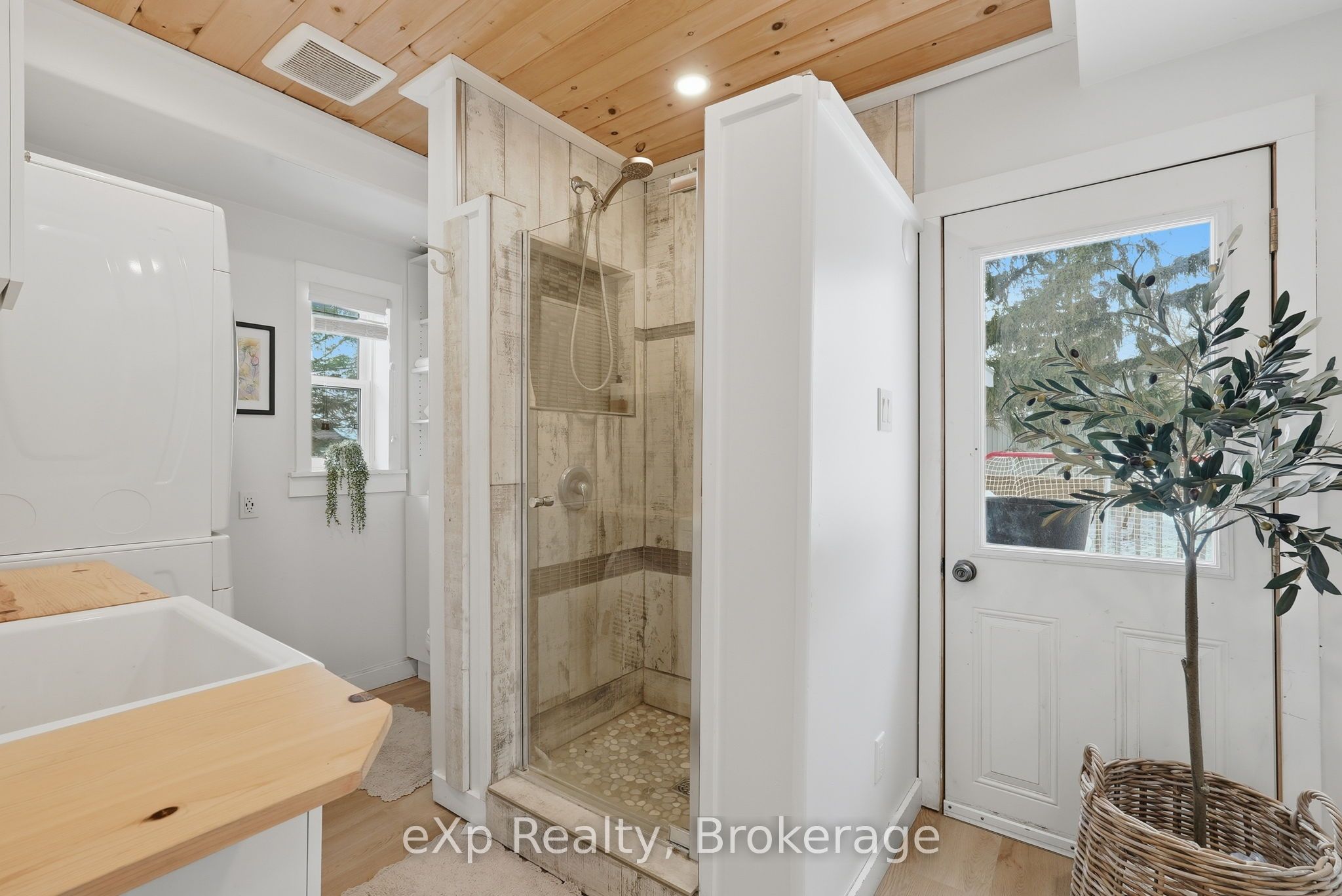 255 Waterloo Street Property Photo 11