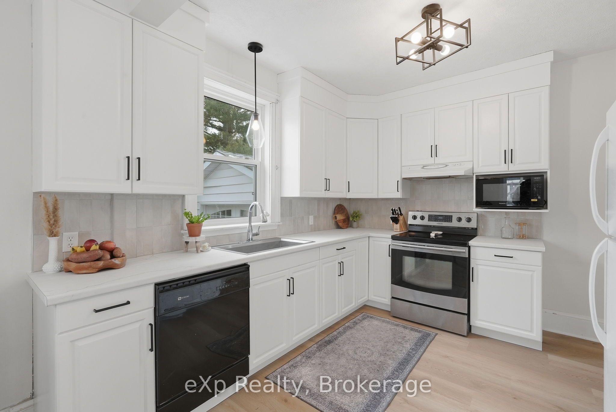 255 Waterloo Street Property Photo 16