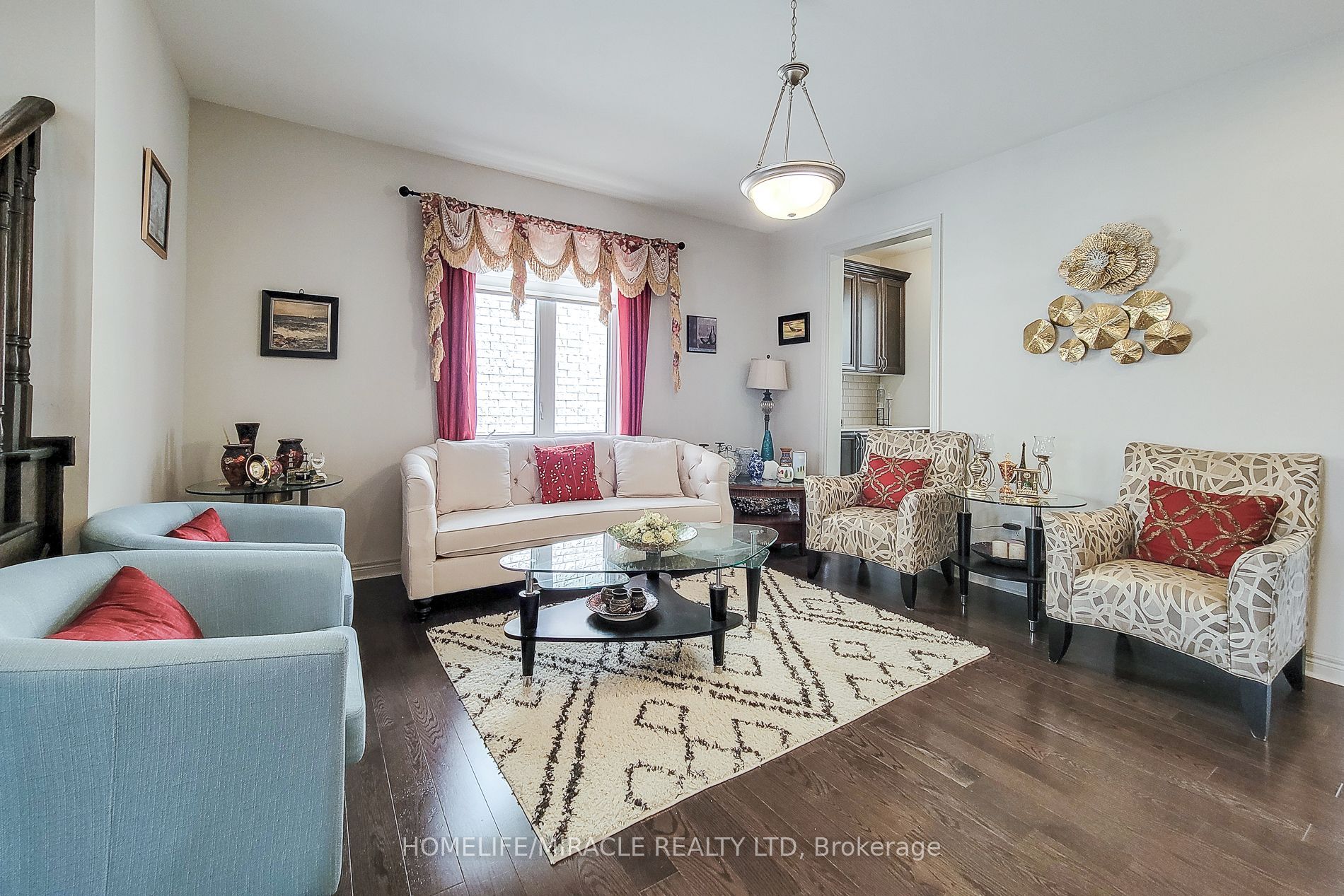 93 Barlow Place Property Photo 13