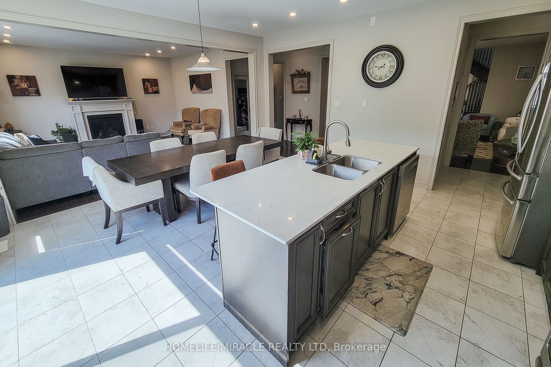 93 Barlow Place Property Photo 26