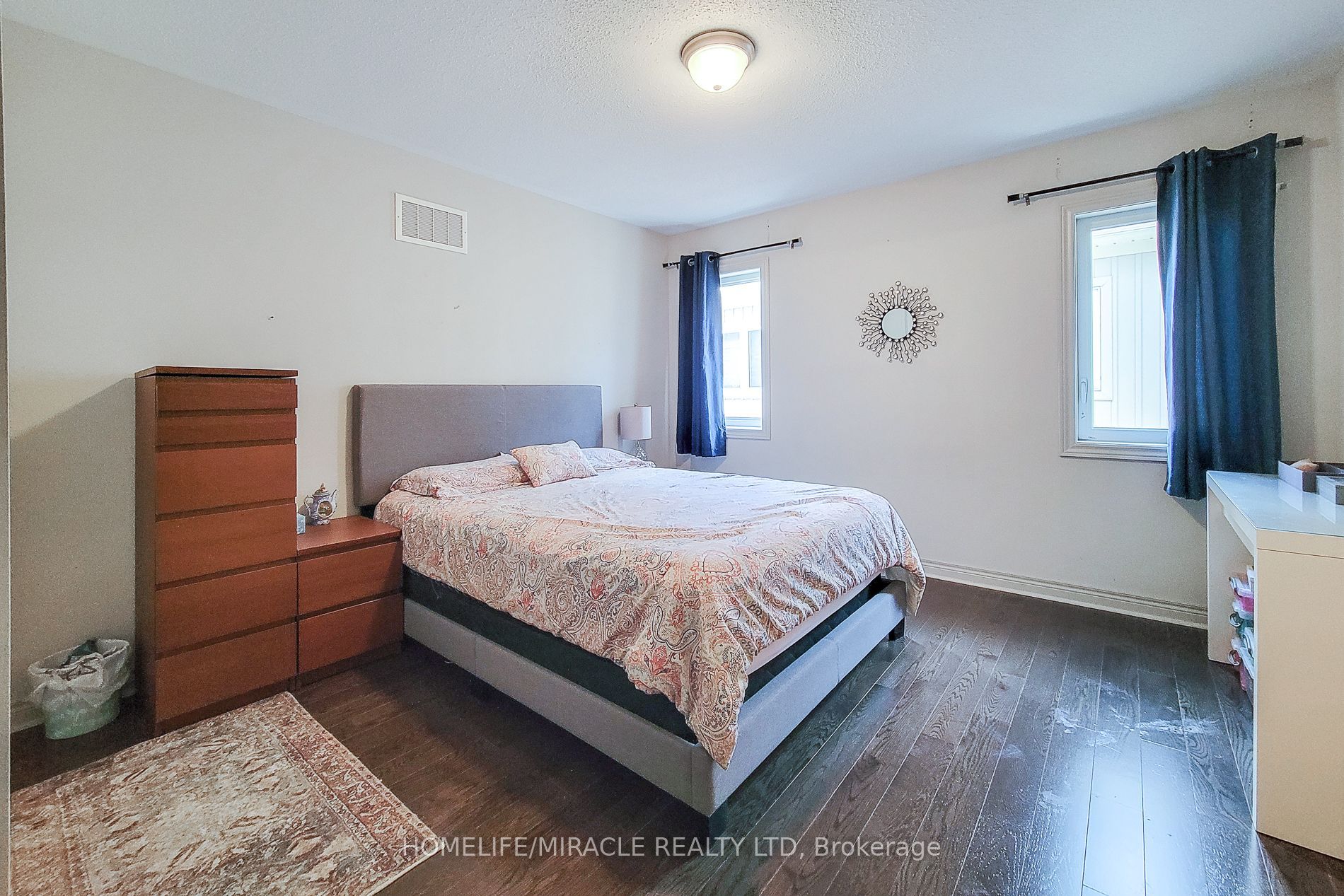 93 Barlow Place Property Photo 36