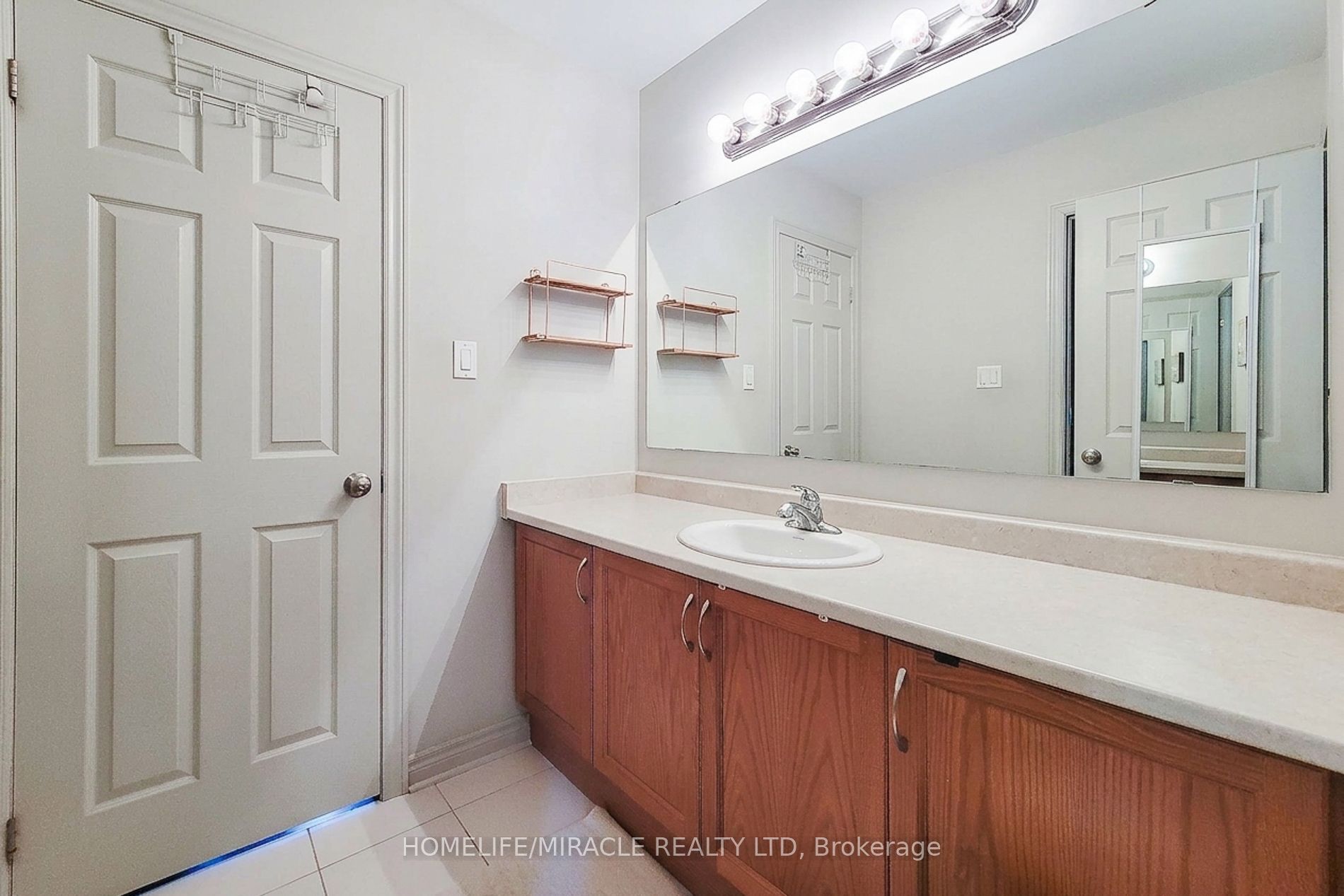93 Barlow Place Property Photo 37
