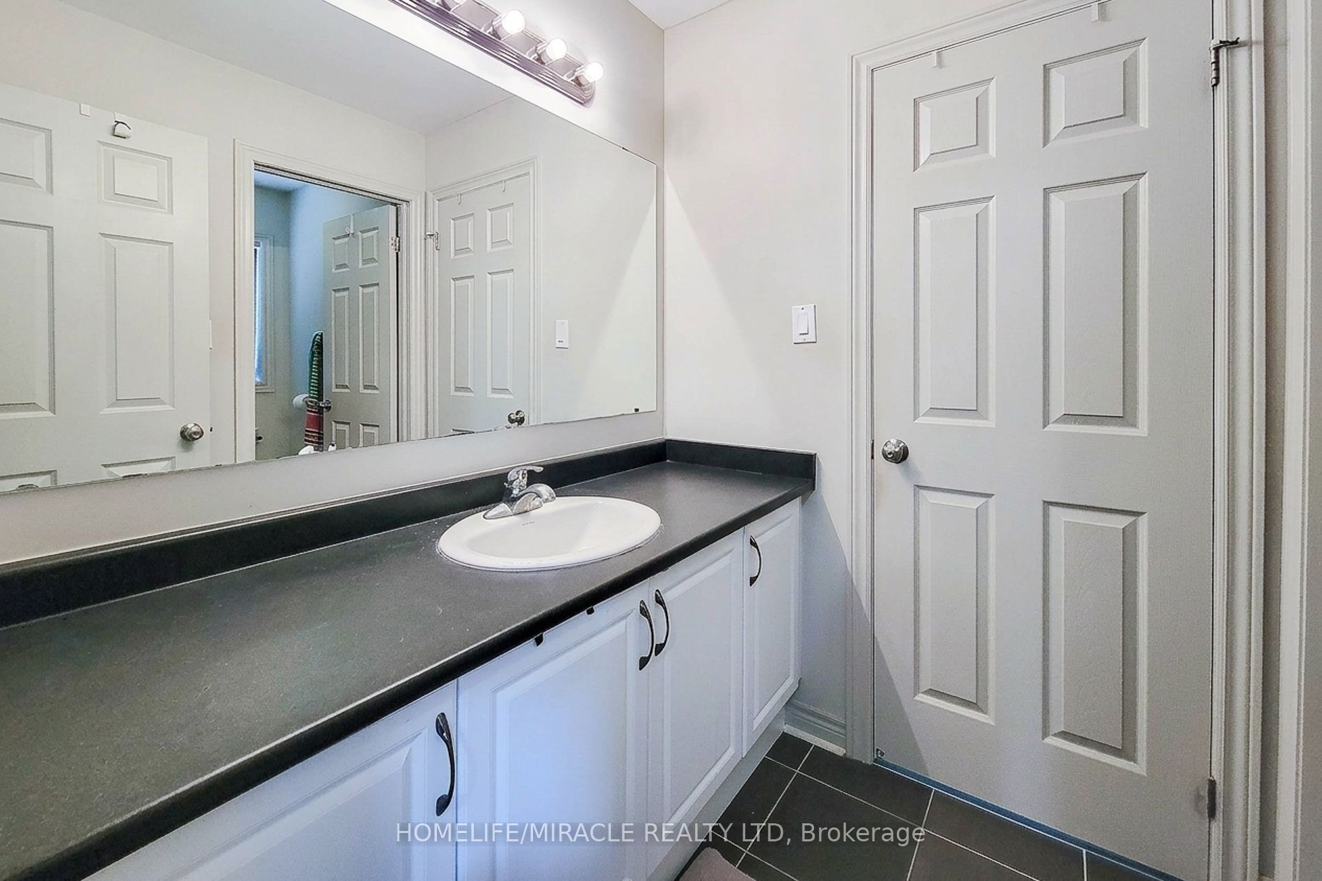 93 Barlow Place Property Photo 43