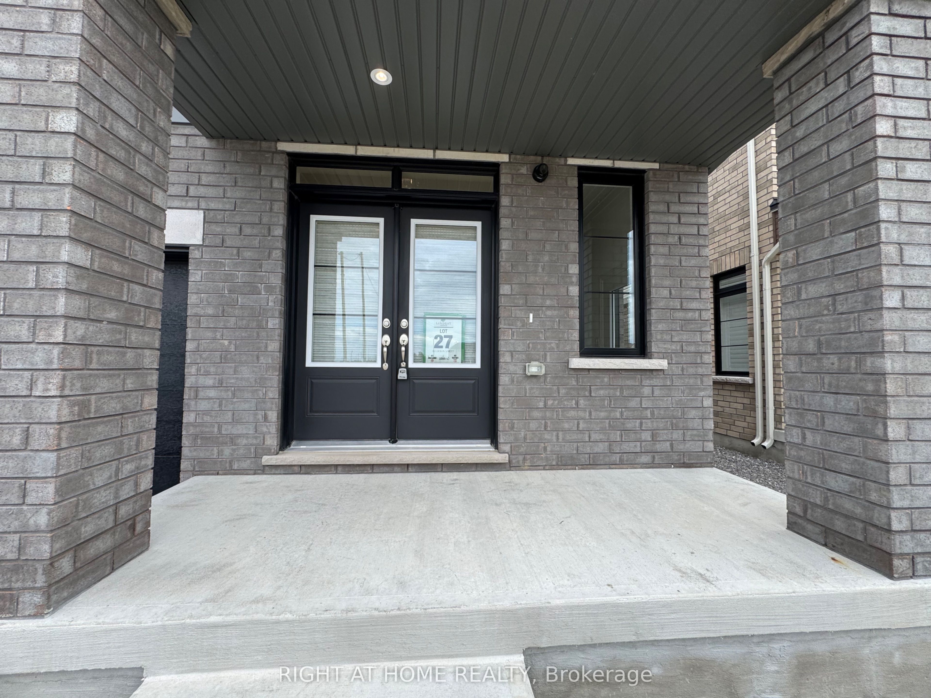 60 Debois Street Main Property Photo 4