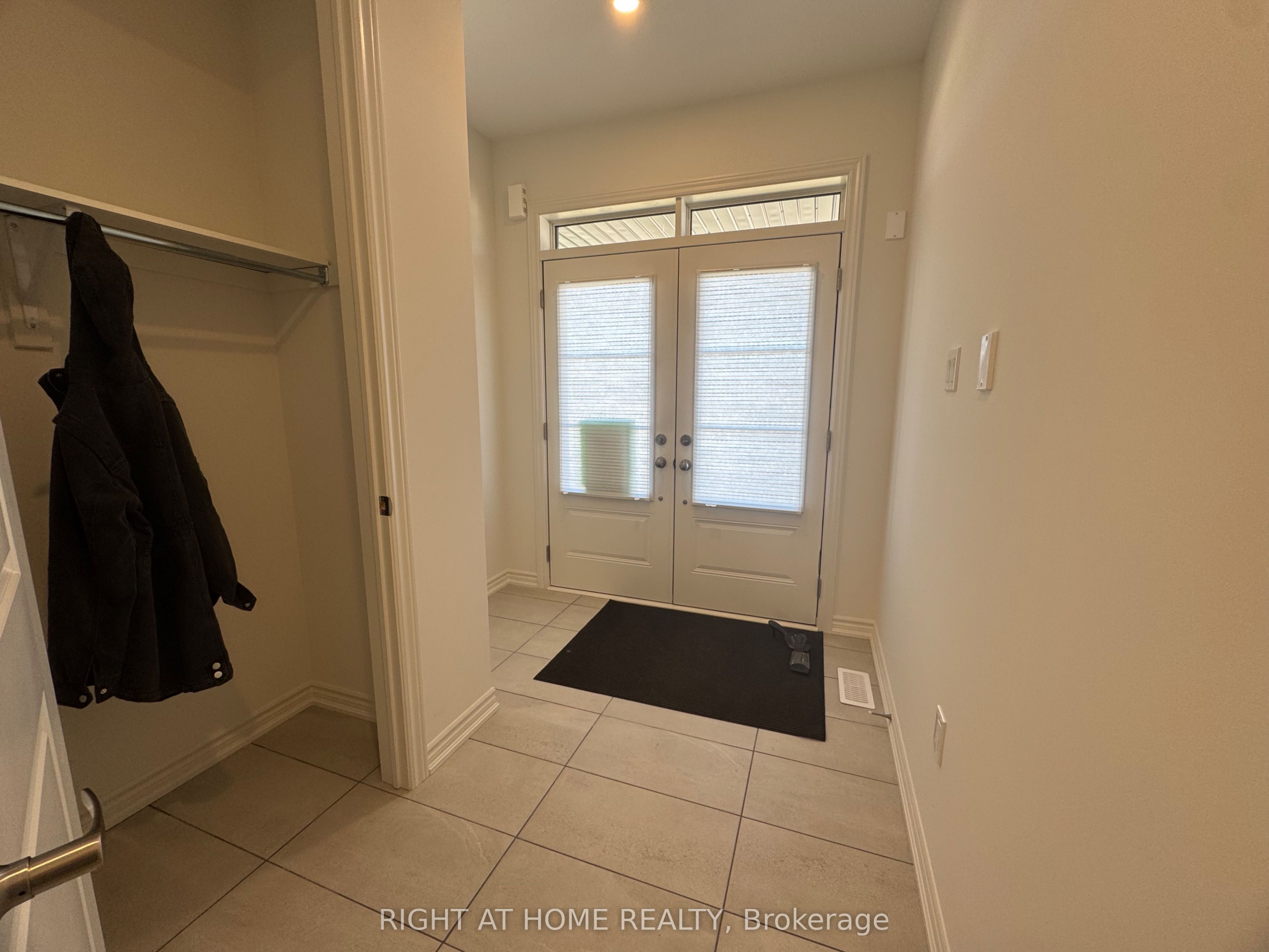 60 Debois Street Main Property Photo 6