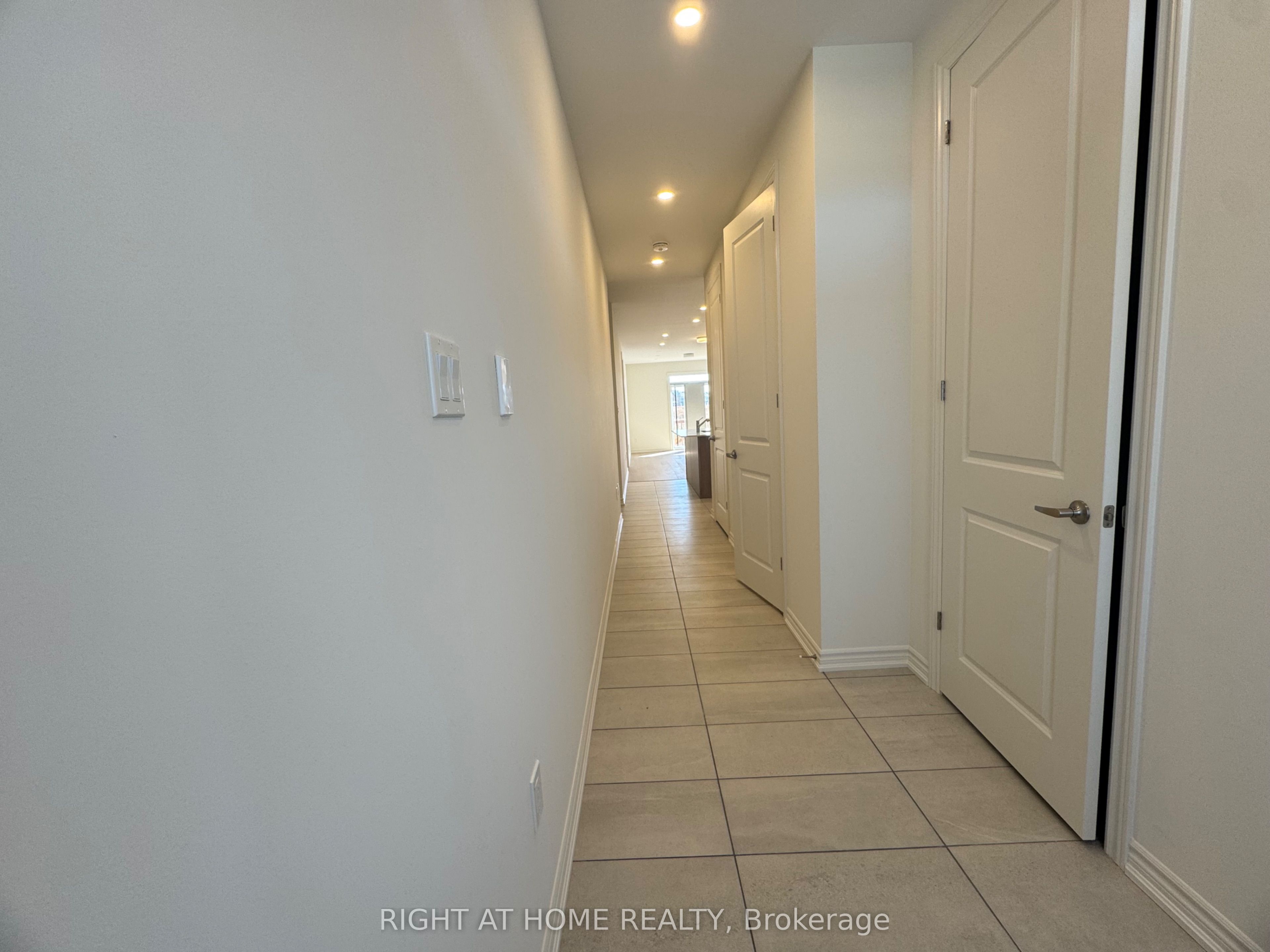 60 Debois Street Main Property Photo 7