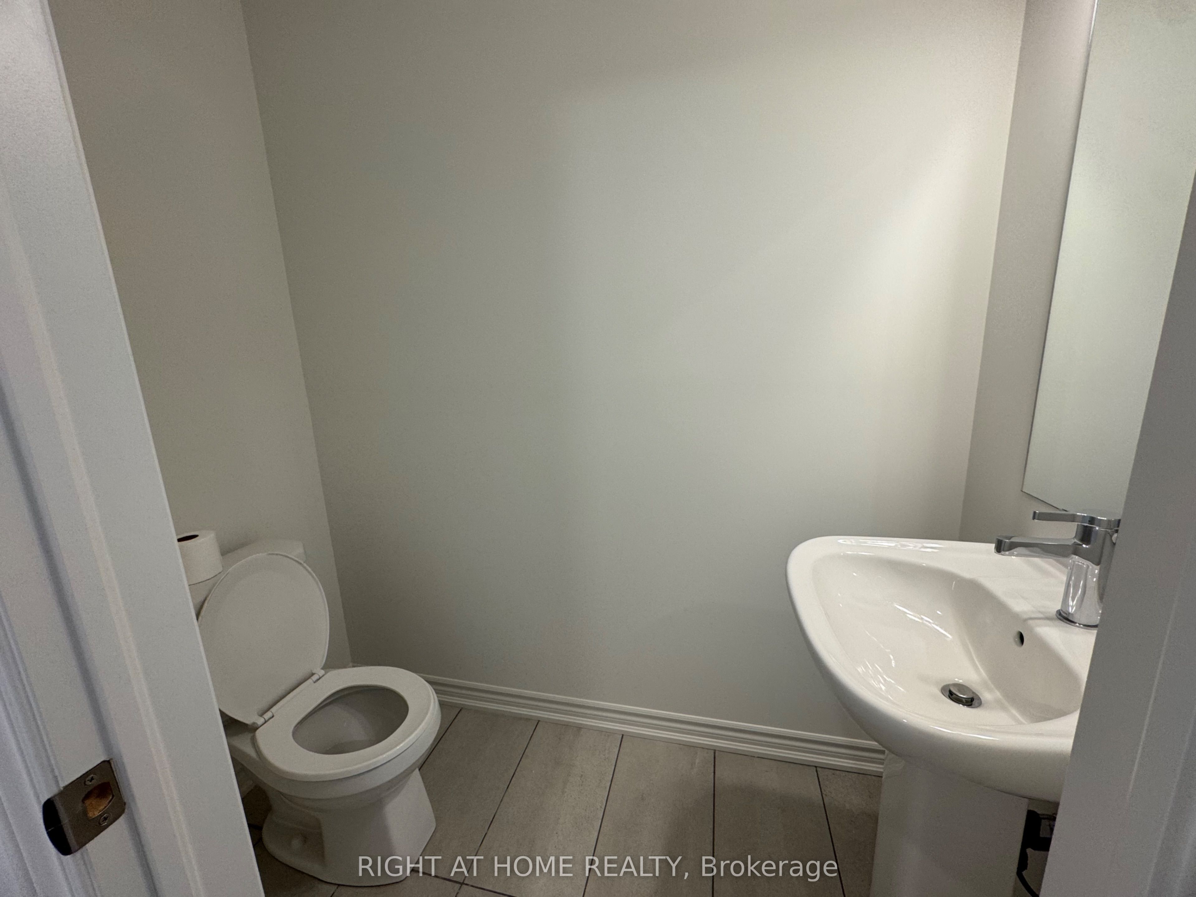 60 Debois Street Main Property Photo 8
