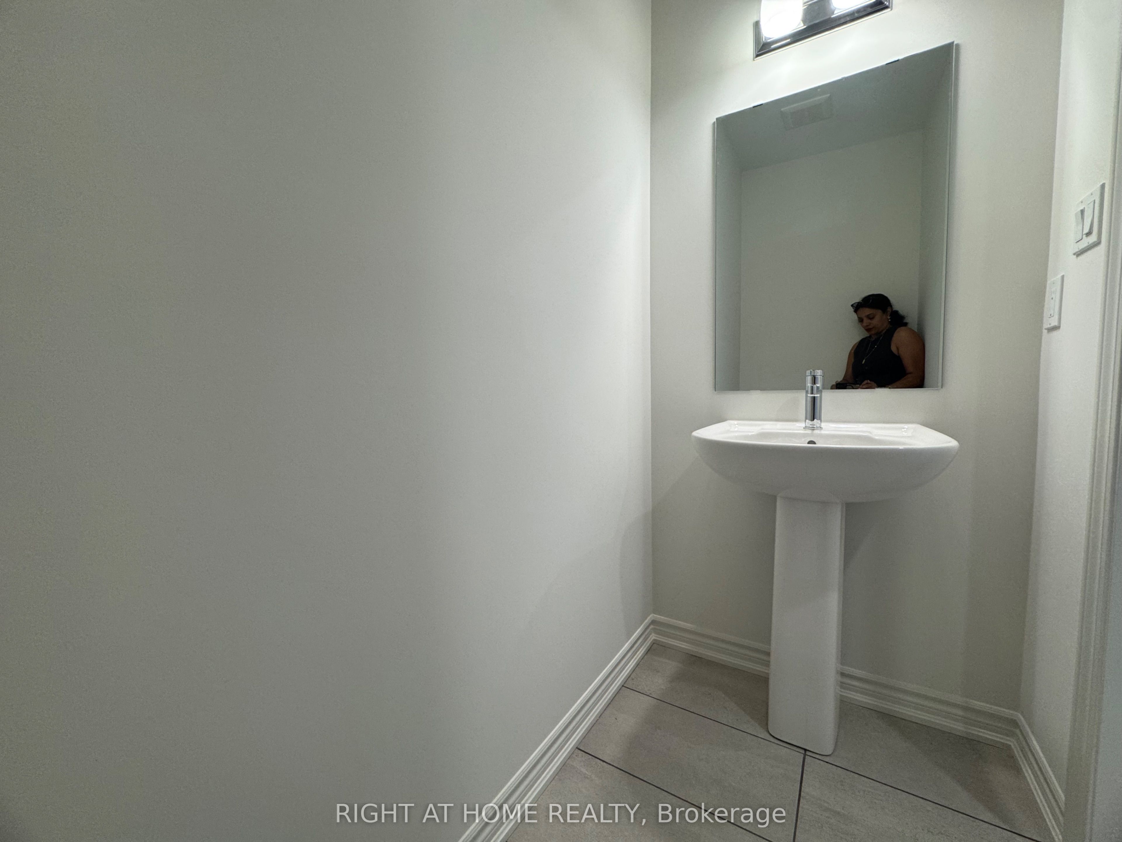 60 Debois Street Main Property Photo 9