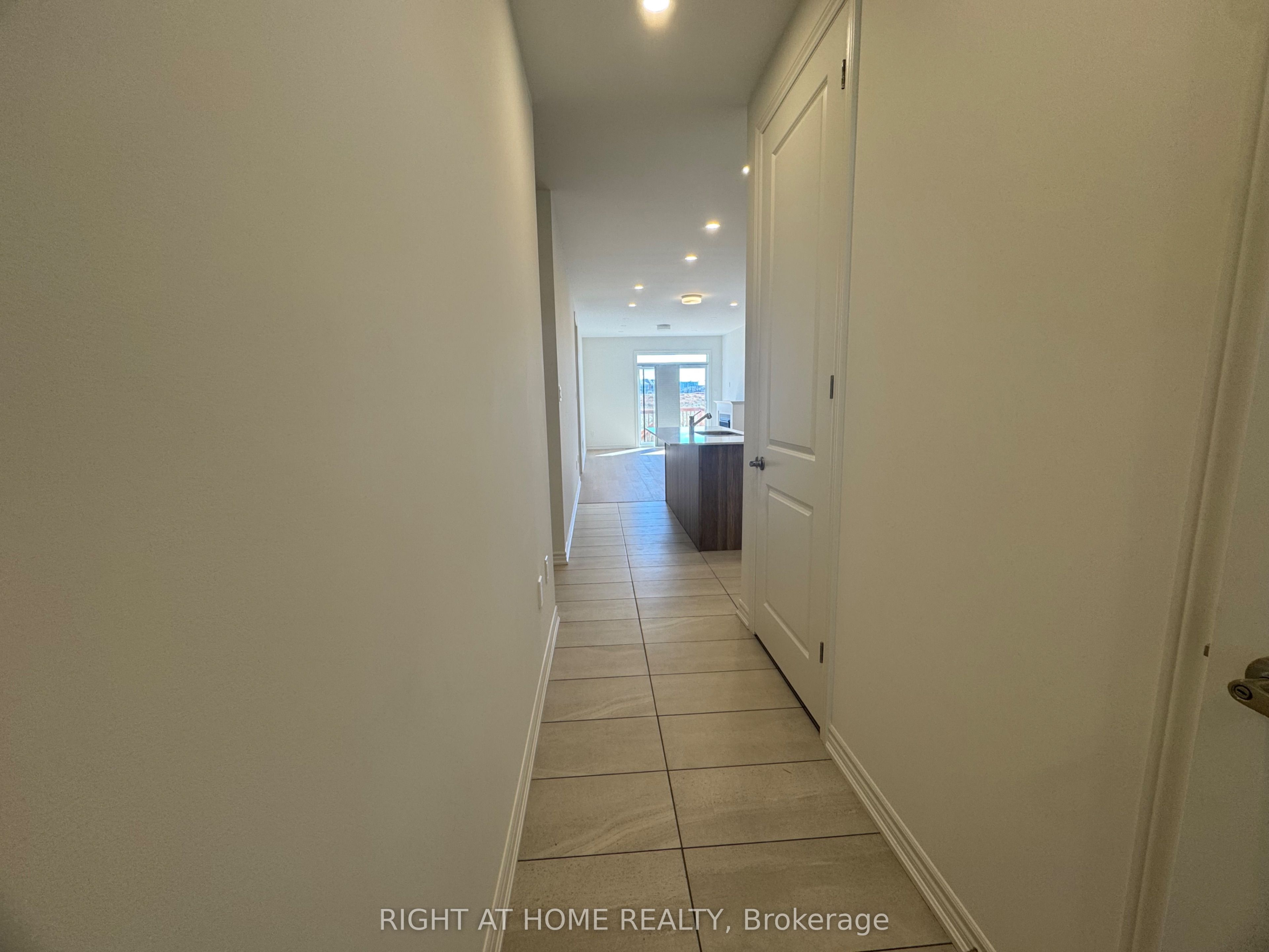 60 Debois Street Main Property Photo 10